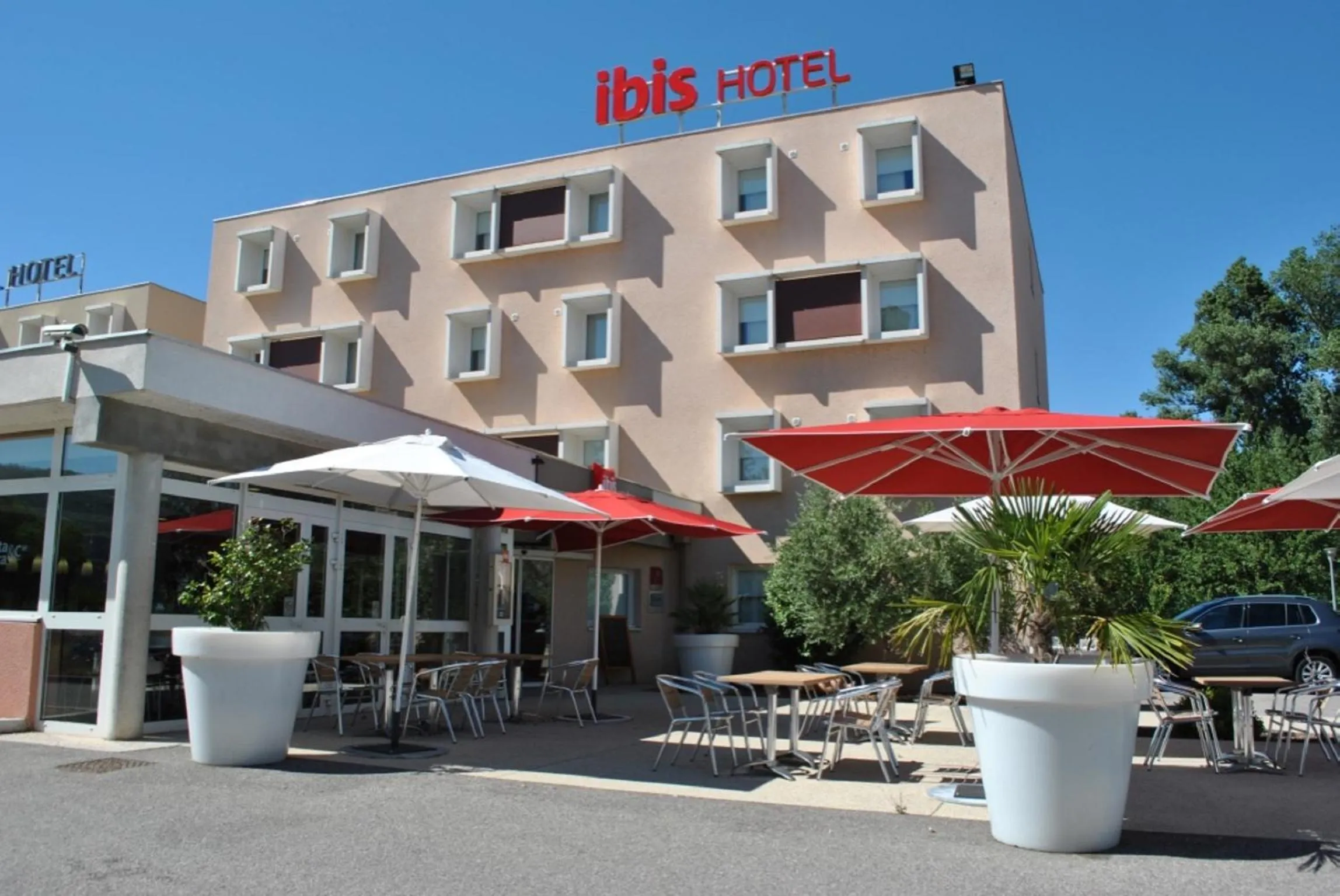 Patio in ibis Loriol Le Pouzin