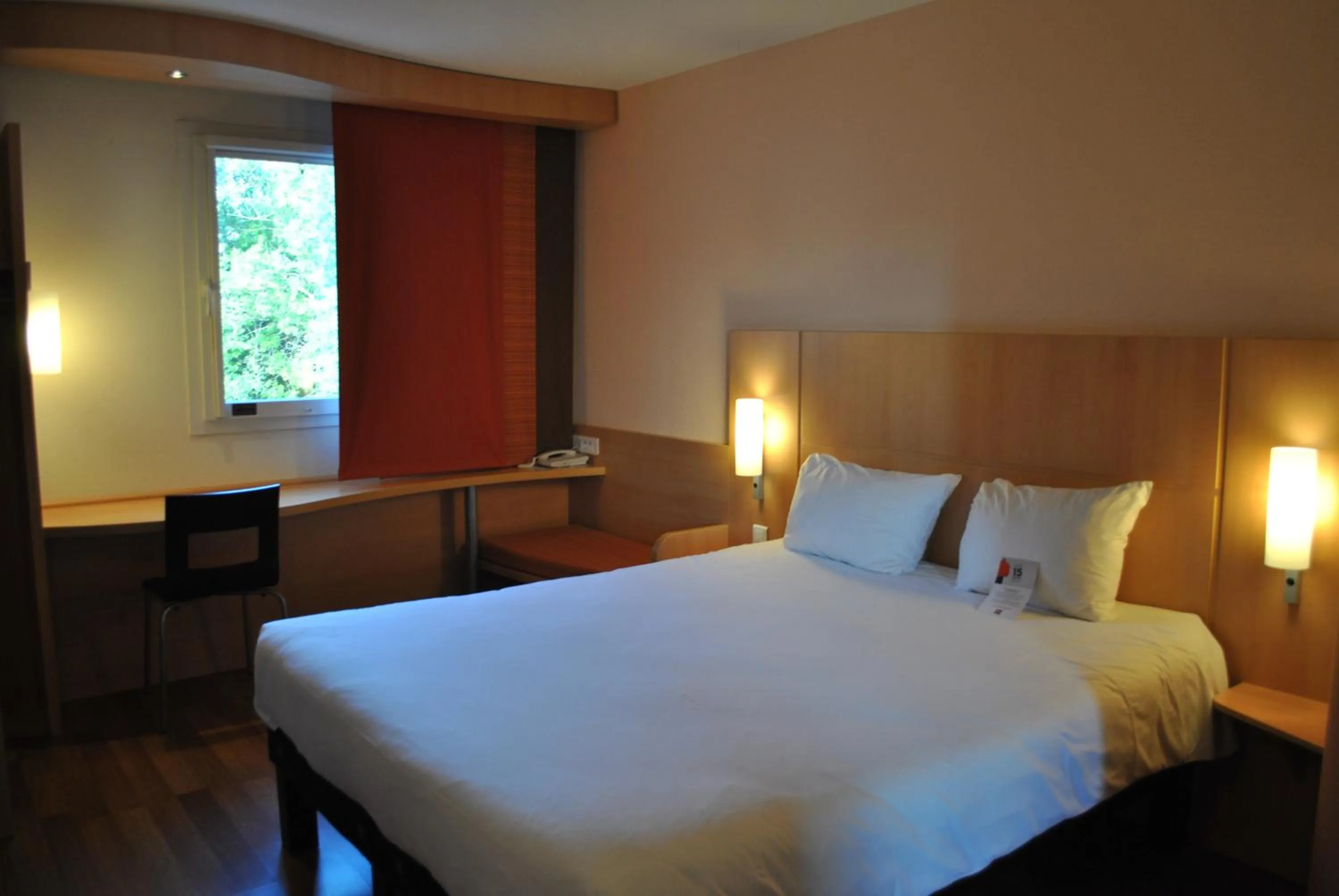Bedroom, Bed in ibis Loriol Le Pouzin