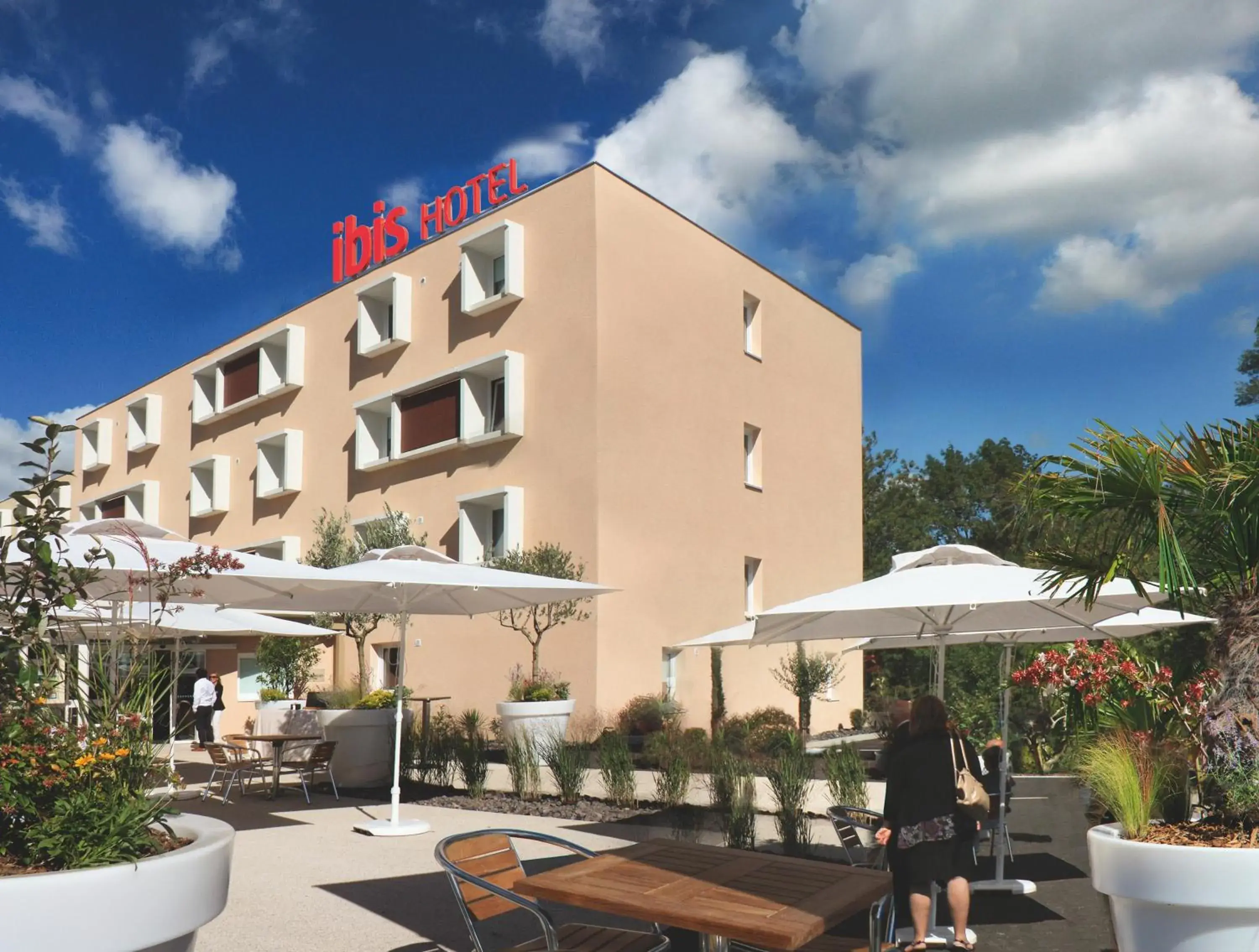 Facade/entrance in ibis Loriol Le Pouzin Facade/entrance in ibis Loriol Le Pouzin