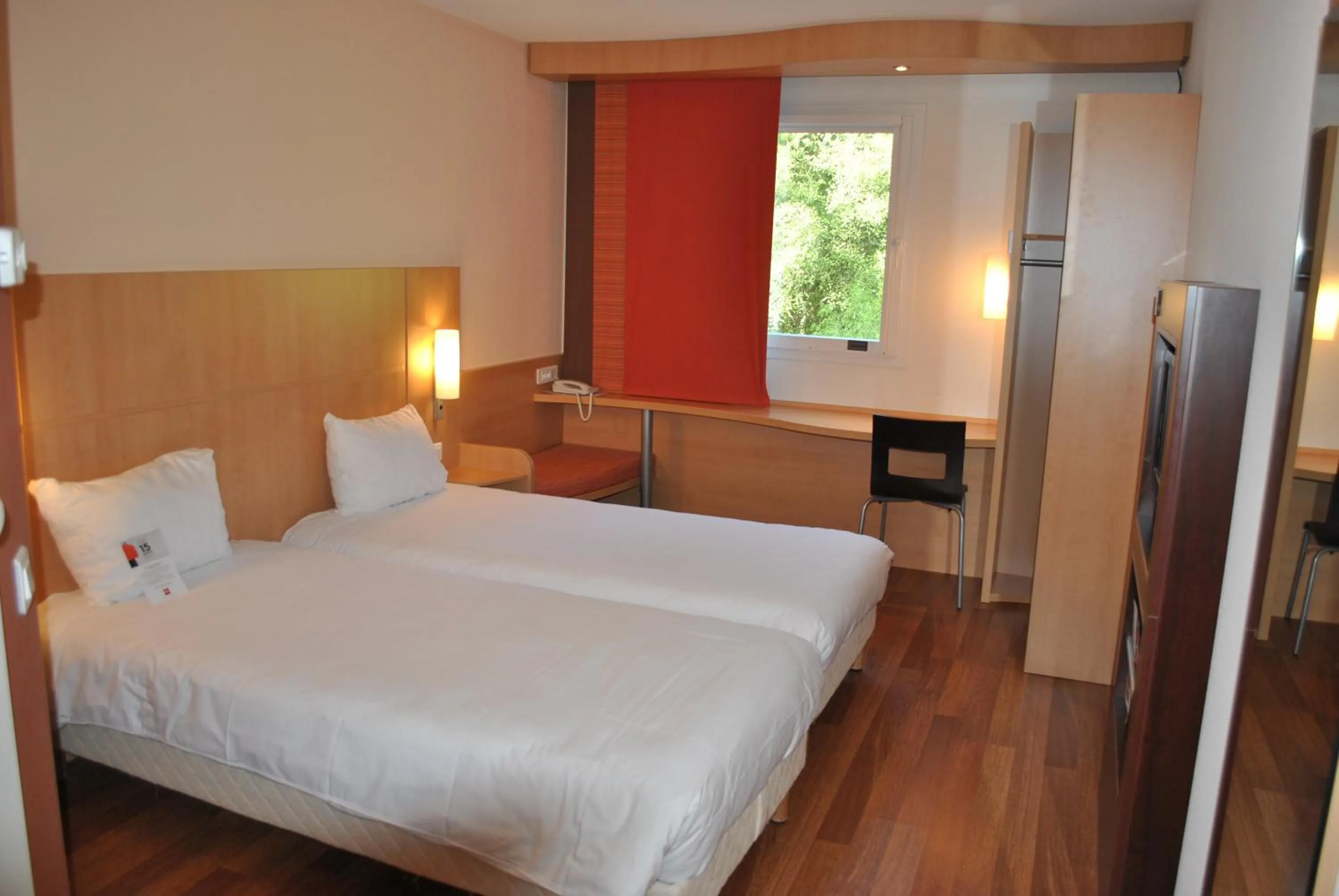 Bedroom, Bed in ibis Loriol Le Pouzin