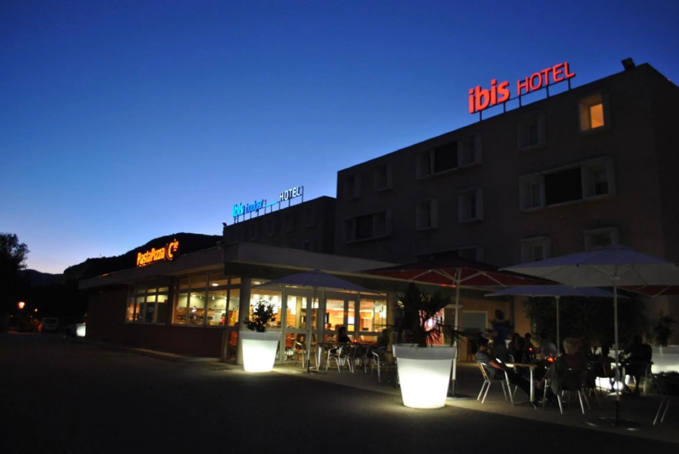 Patio in ibis Loriol Le Pouzin