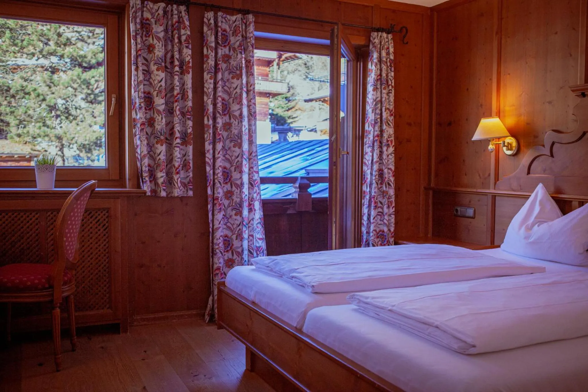 Bed in Hotel Zur Post