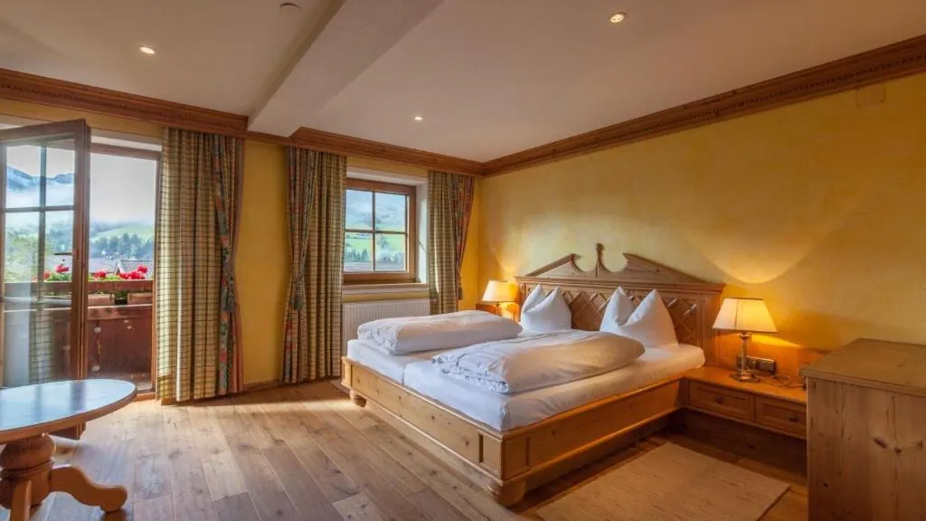 Photo of the whole room, Bed in Hotel Zur Post