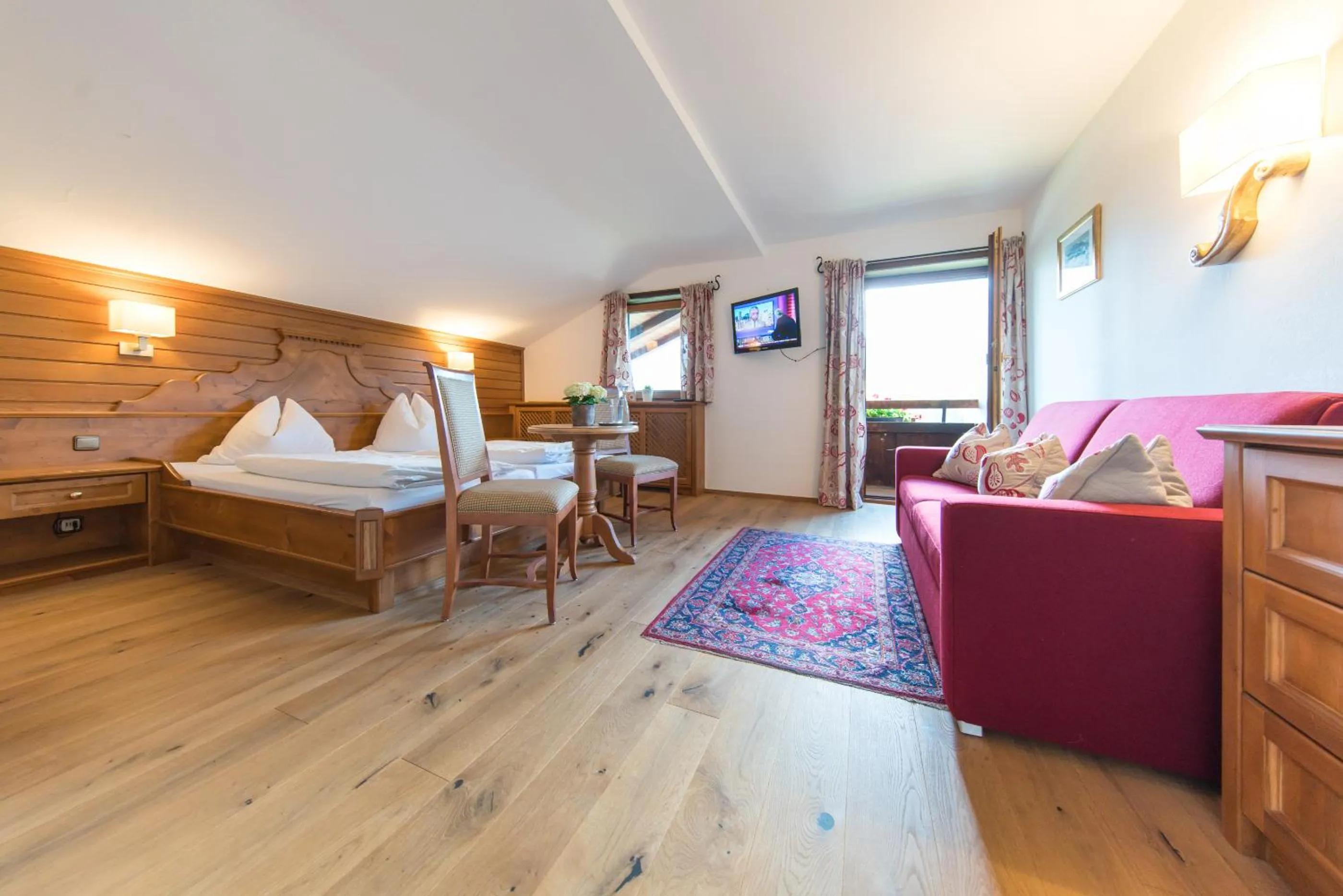 Photo of the whole room, Bed in Hotel Zur Post