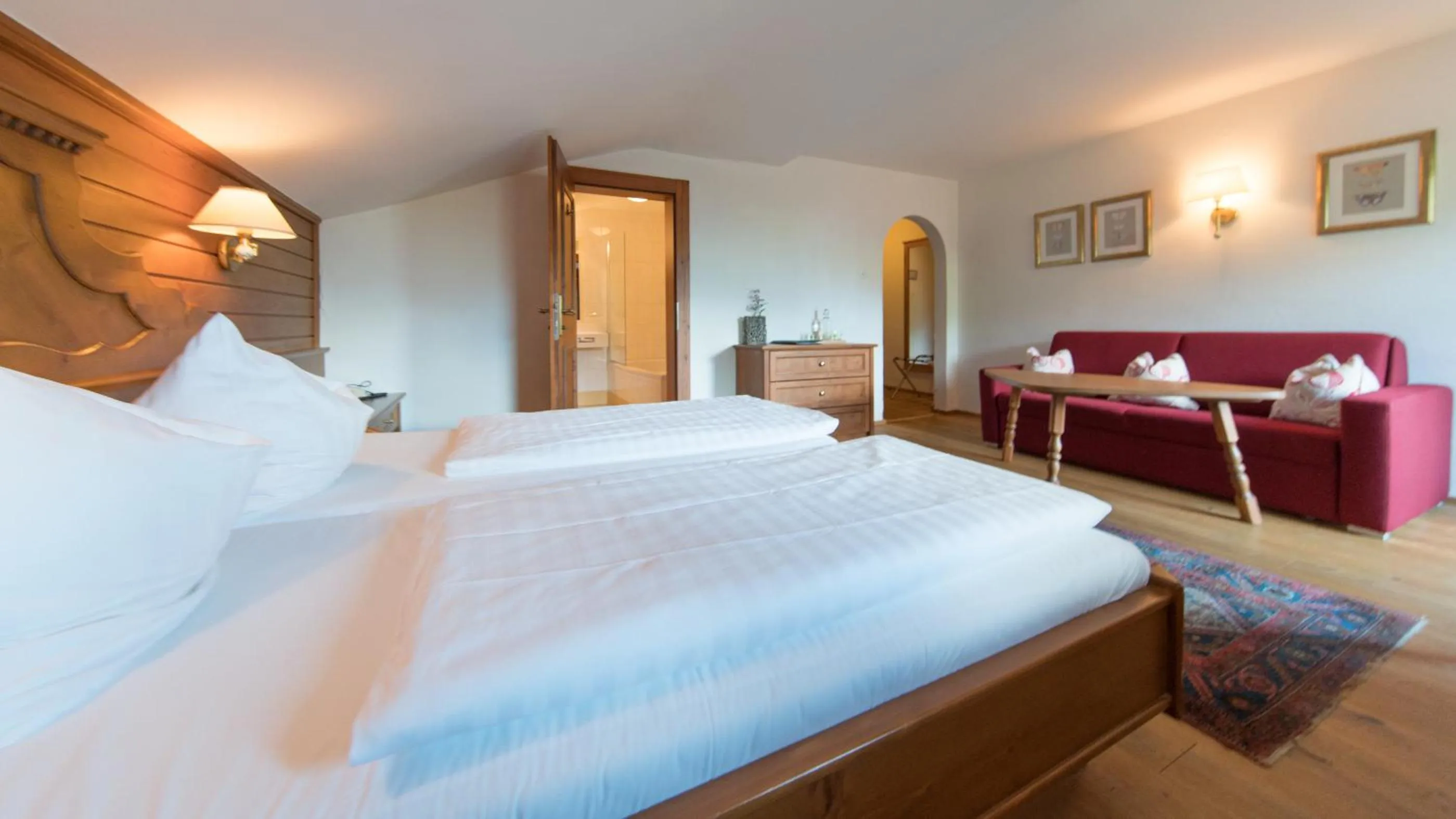 Photo of the whole room, Bed in Hotel Zur Post