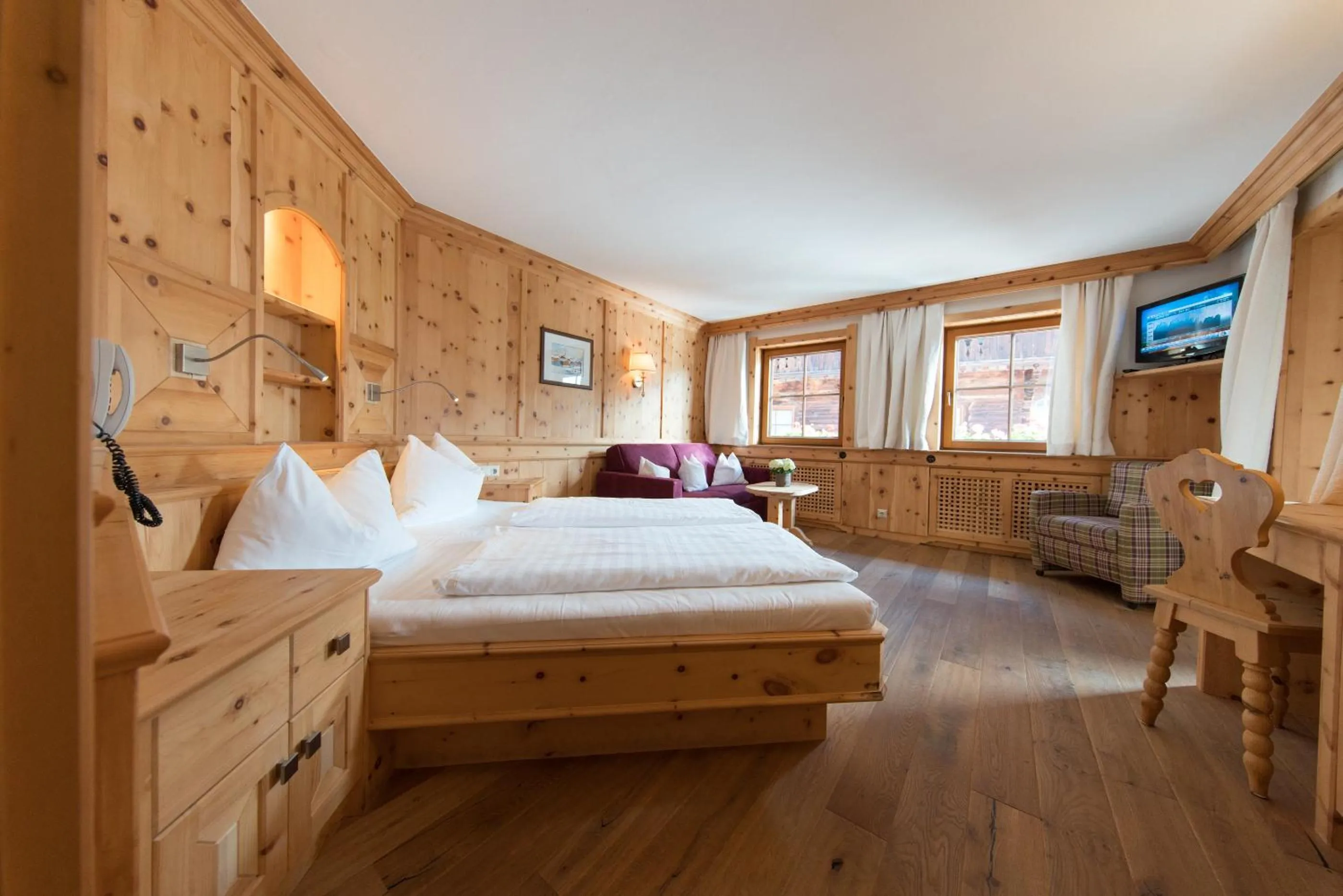 Photo of the whole room, Bed in Hotel Zur Post