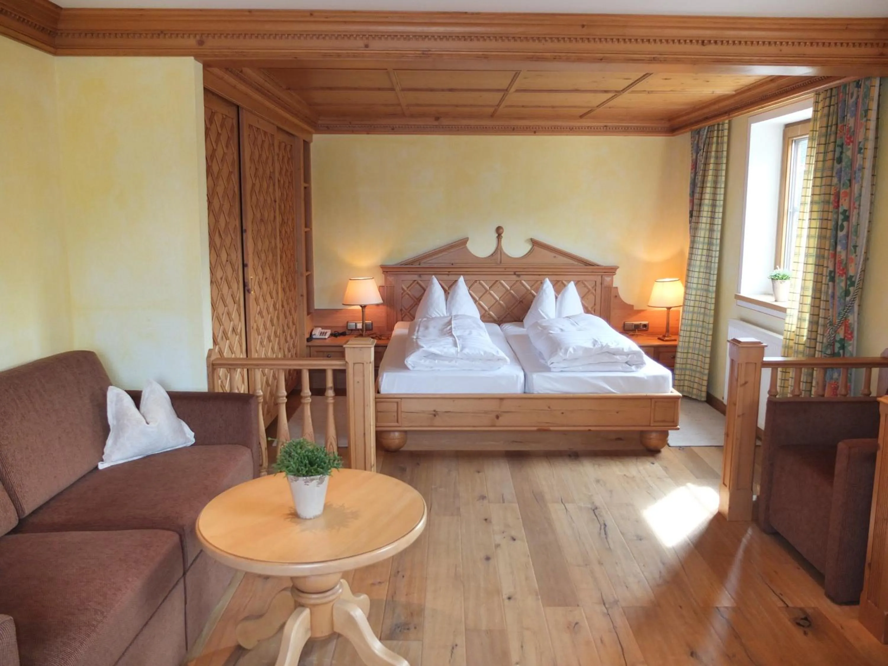Photo of the whole room, Bed in Hotel Zur Post