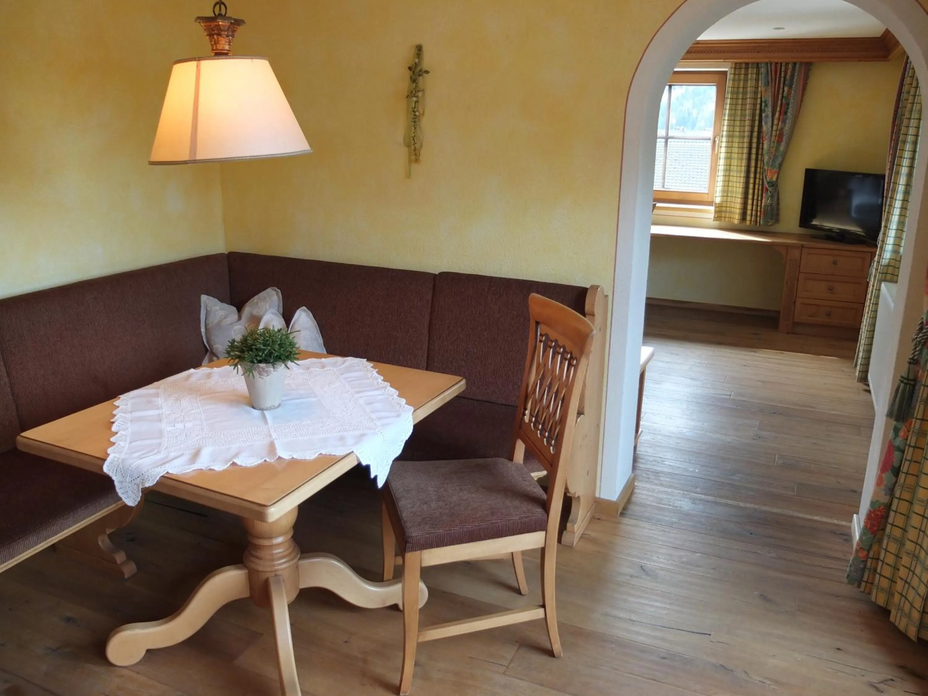 Seating area in Hotel Zur Post