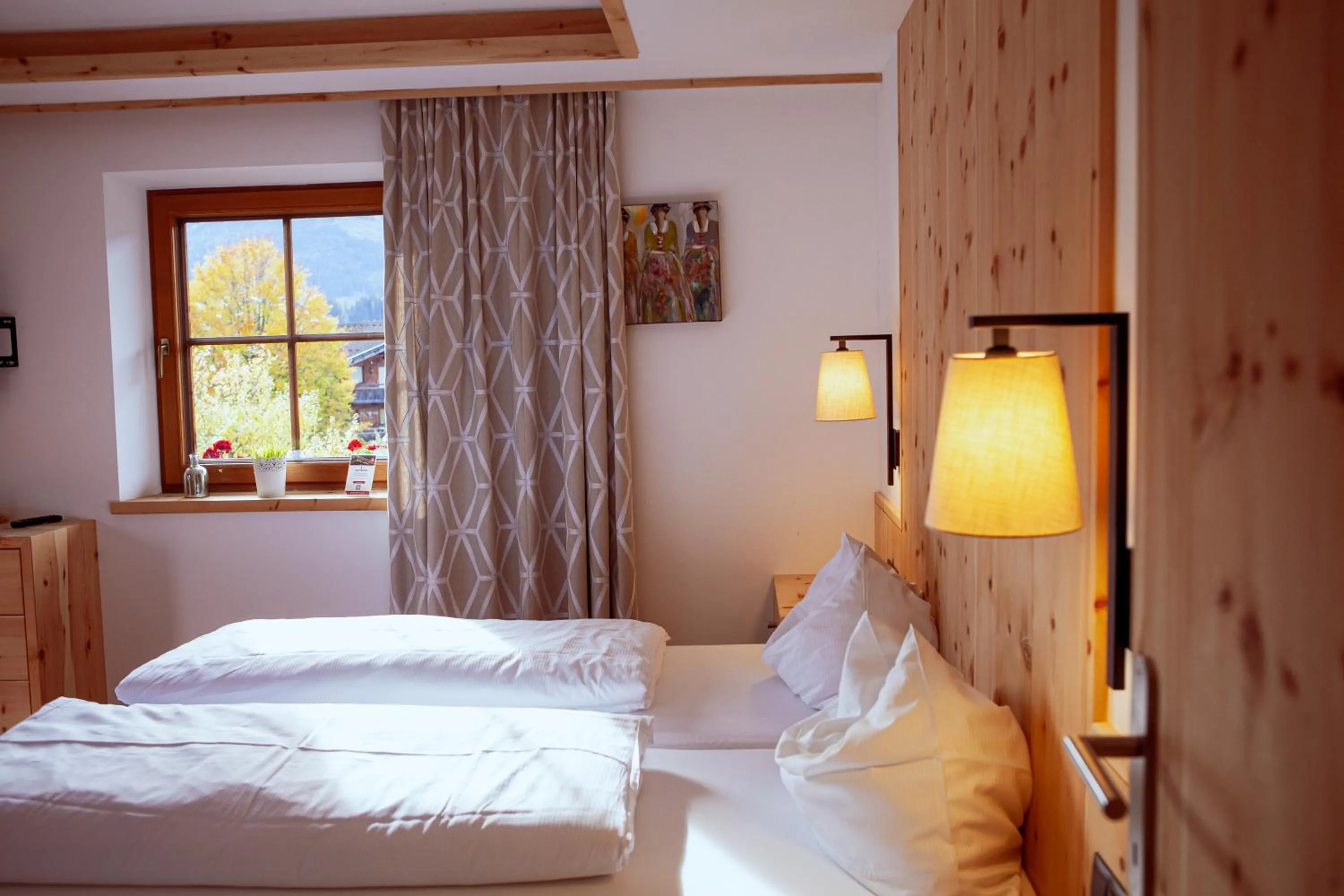 Photo of the whole room, Bed in Hotel Zur Post