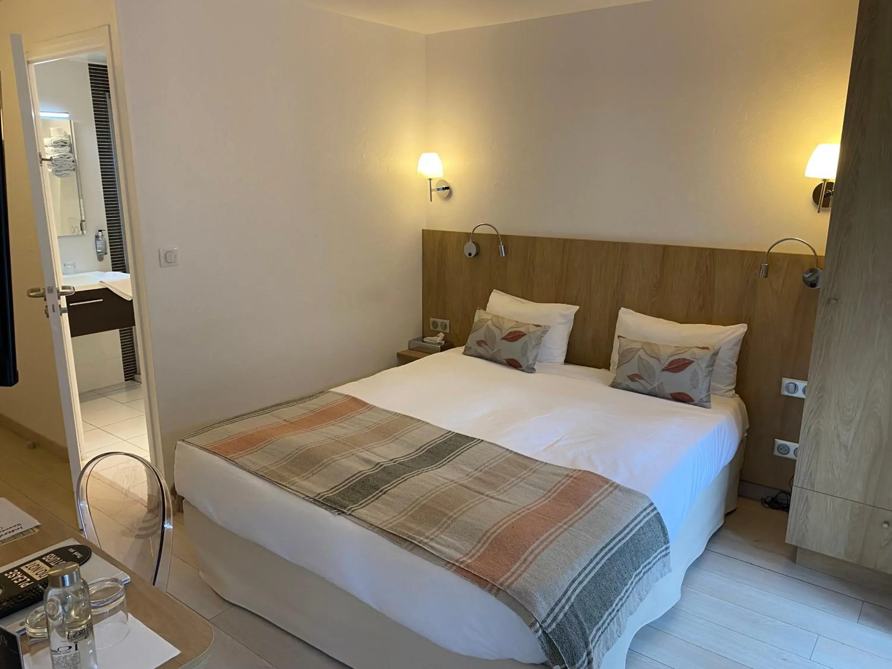 Standard Double Room - single occupancy in Hotel Restaurant Lesage Standard Double Room - single occupancy in Hotel Restaurant Lesage