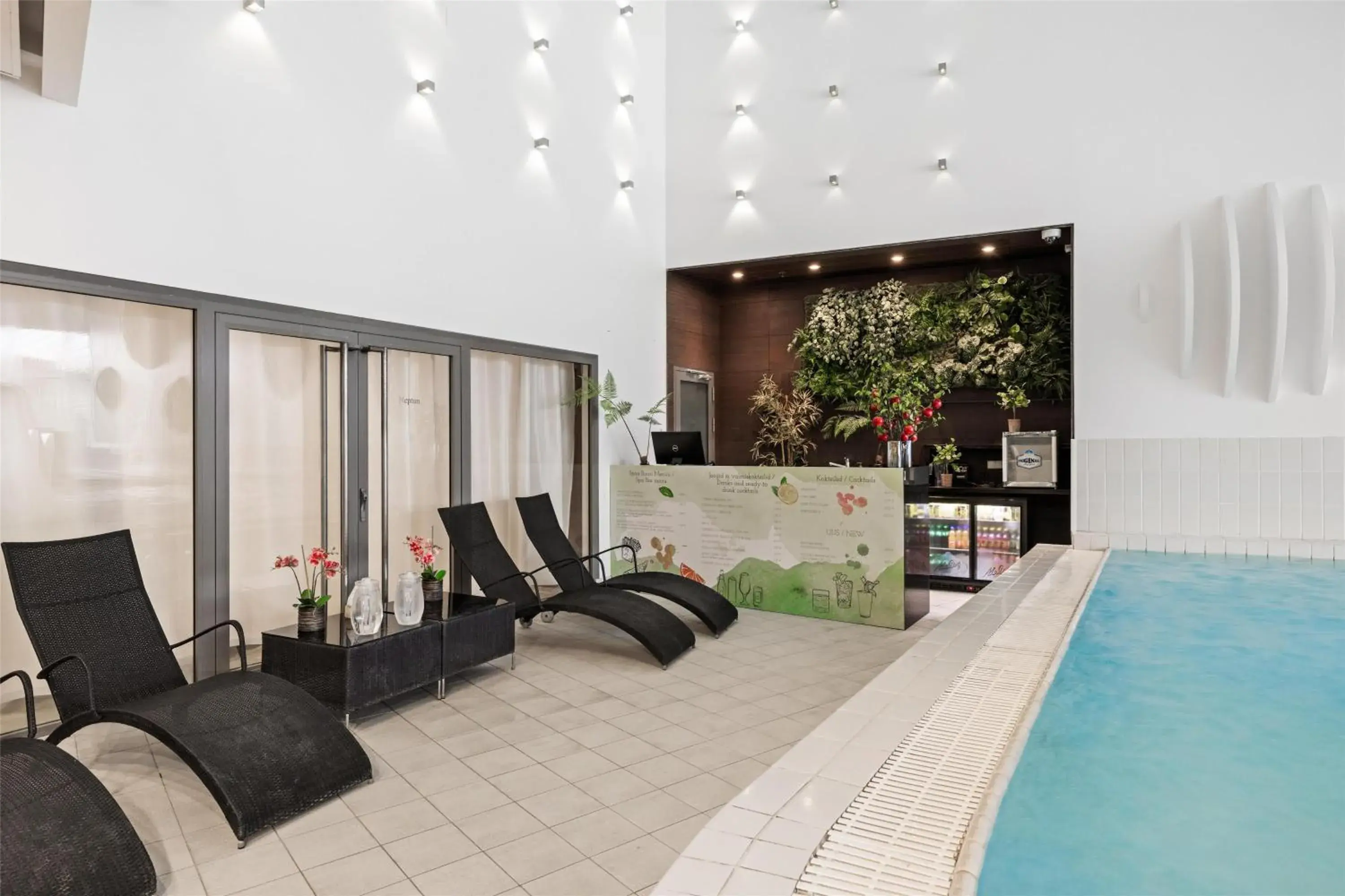 Pool view in Park Inn by Radisson Meriton Conference & Spa Hotel Tallinn Pool view in Park Inn by Radisson Meriton Conference & Spa Hotel Tallinn