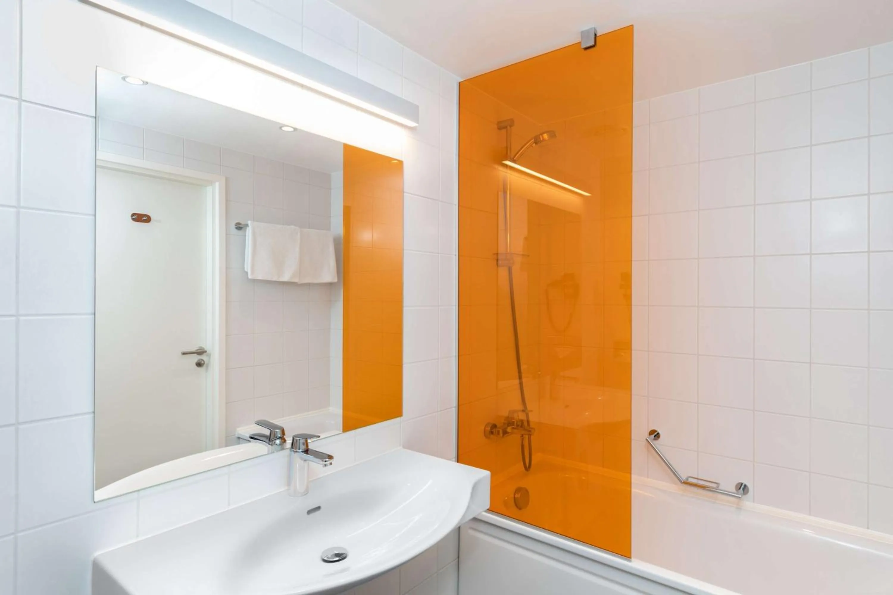 Shower in Park Inn by Radisson Meriton Conference & Spa Hotel Tallinn