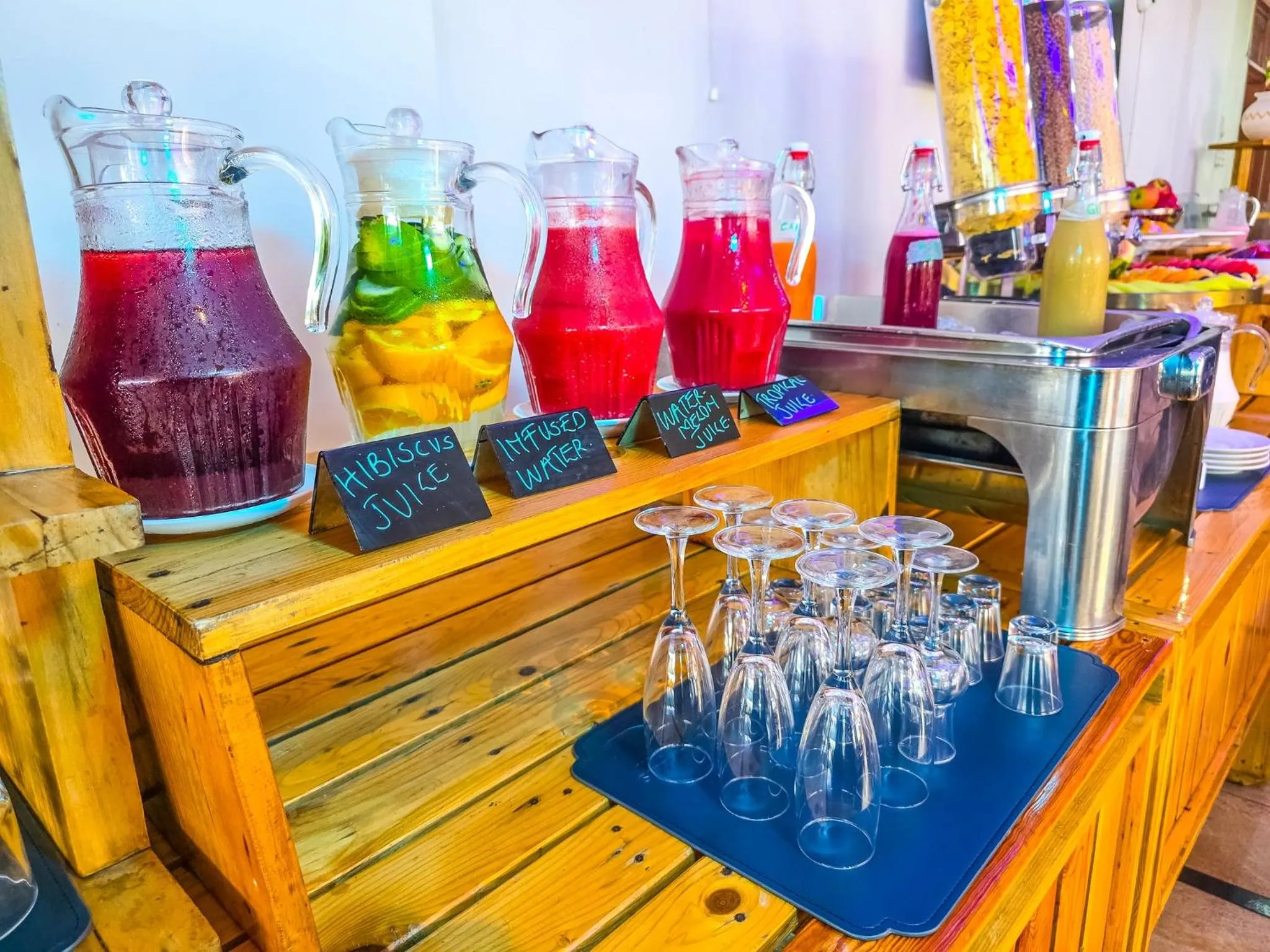 Restaurant/places to eat in Hotel Sapphire