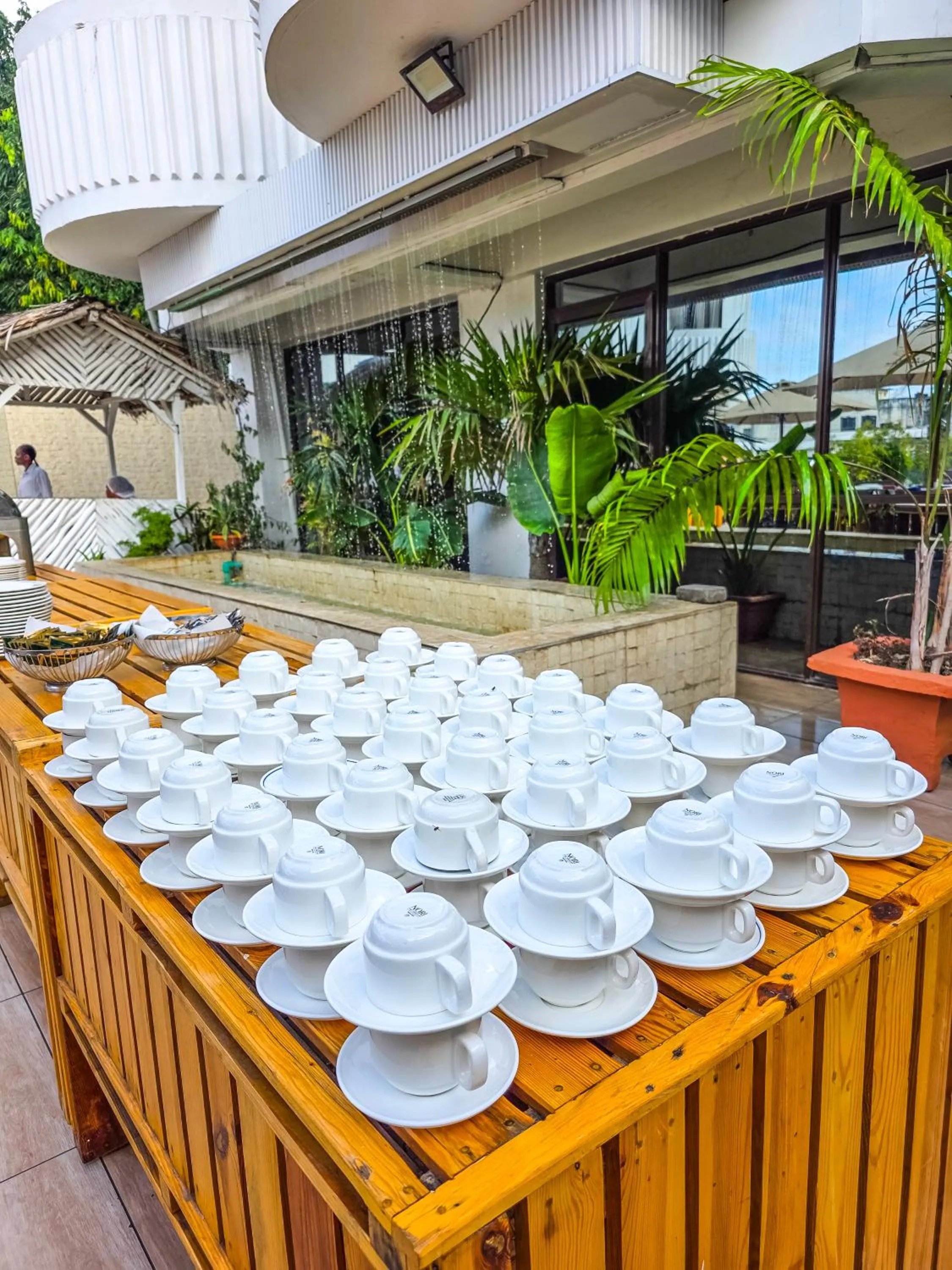 Restaurant/places to eat in Hotel Sapphire