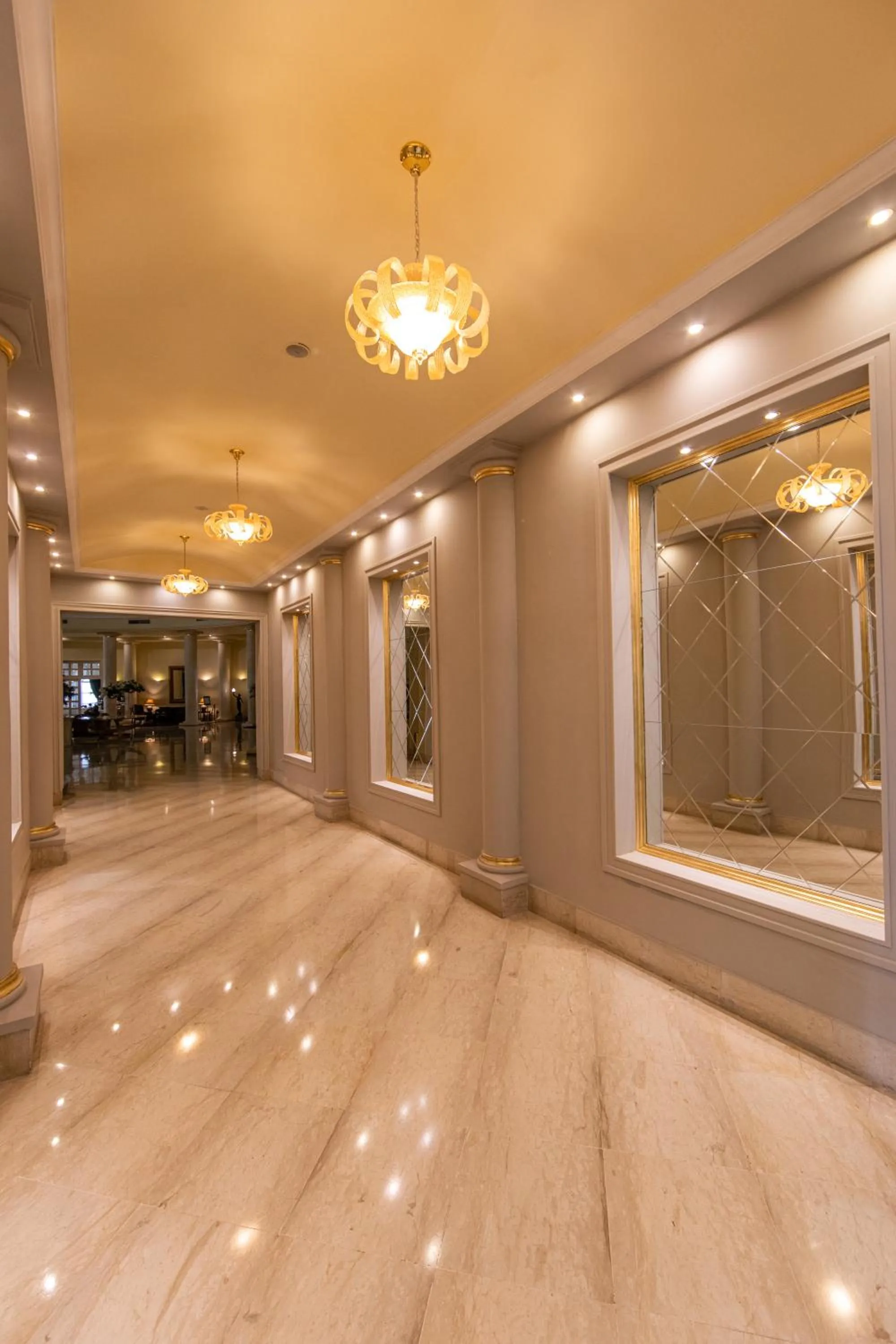 Communal lounge/ TV room in Acropole Tunis