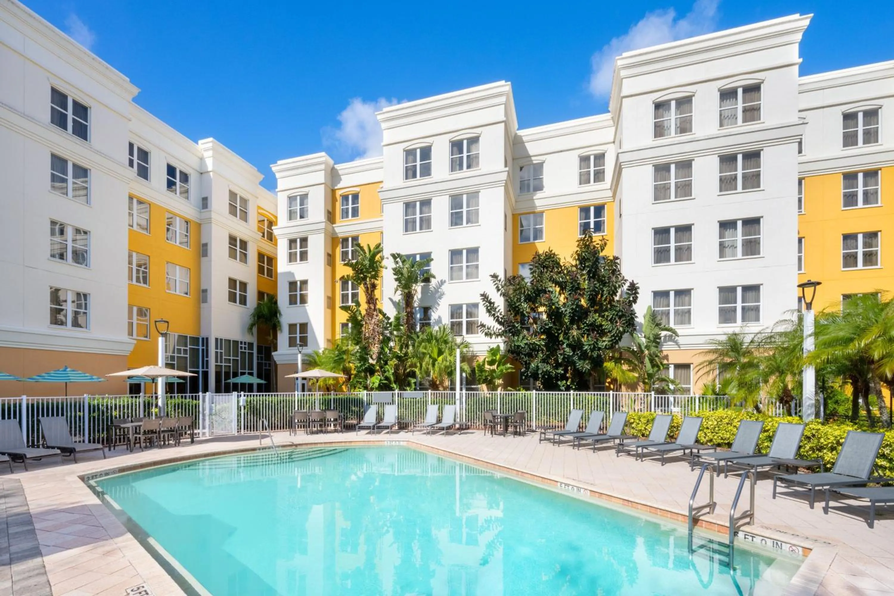 Swimming pool in Residence Inn by Marriott Daytona Beach Speedway/Airport