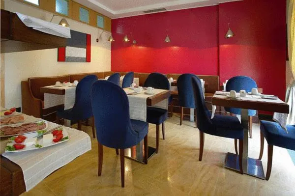 Restaurant/places to eat in Hotel Messenion