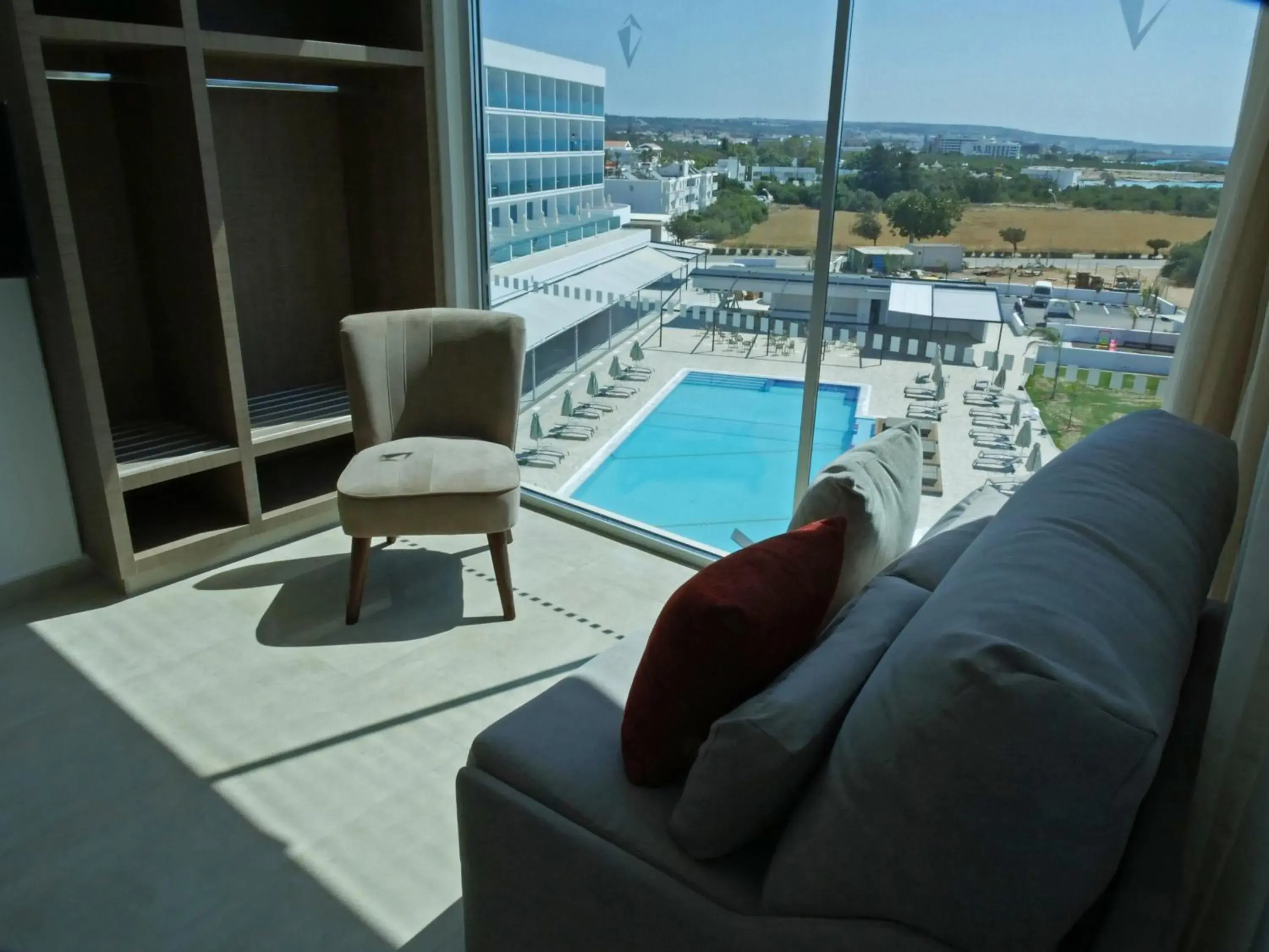 Bedroom, Pool View in Amethyst Napa Hotel & Spa