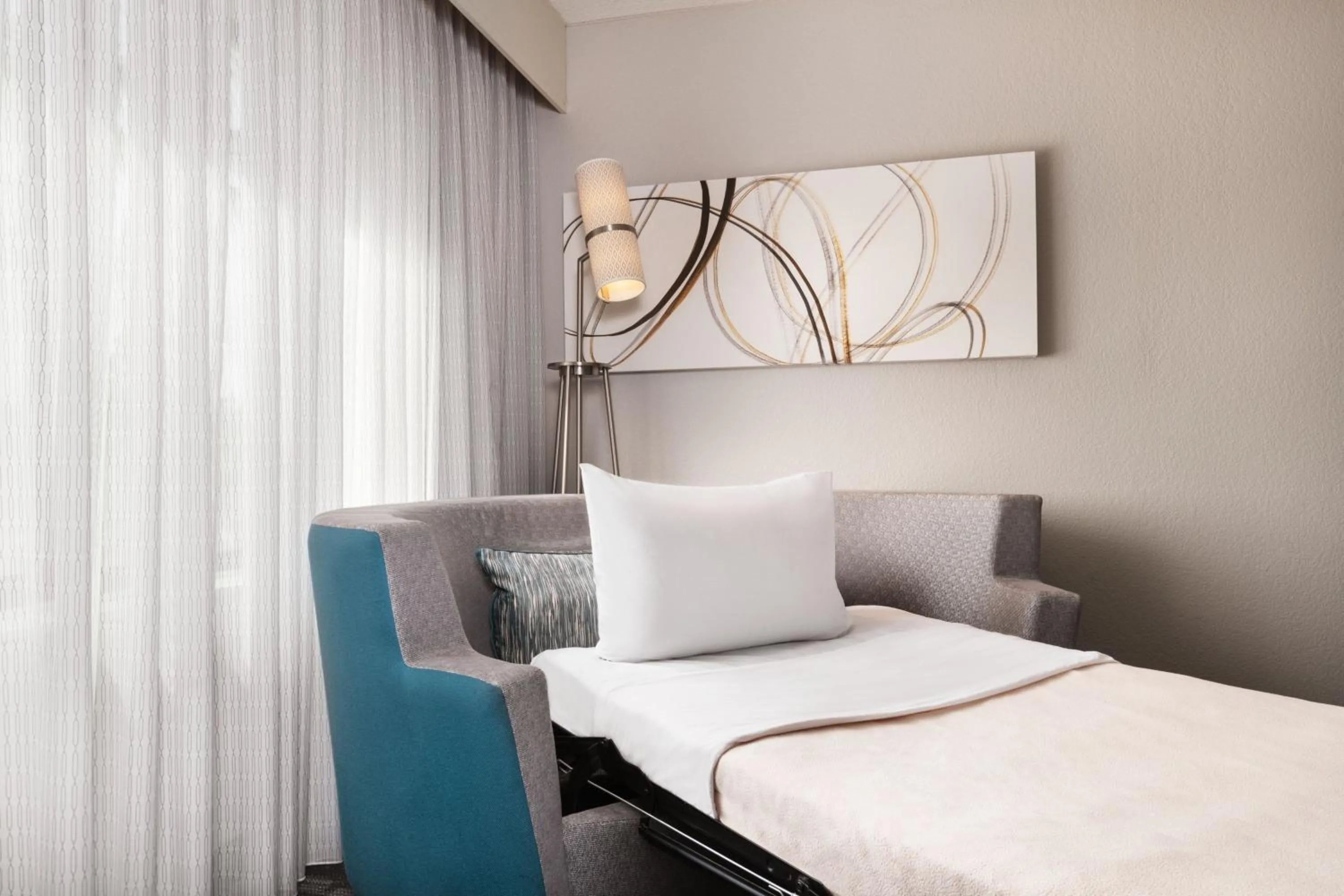 Photo of the whole room, Bed in Courtyard by Marriott Daytona Beach Speedway/Airport