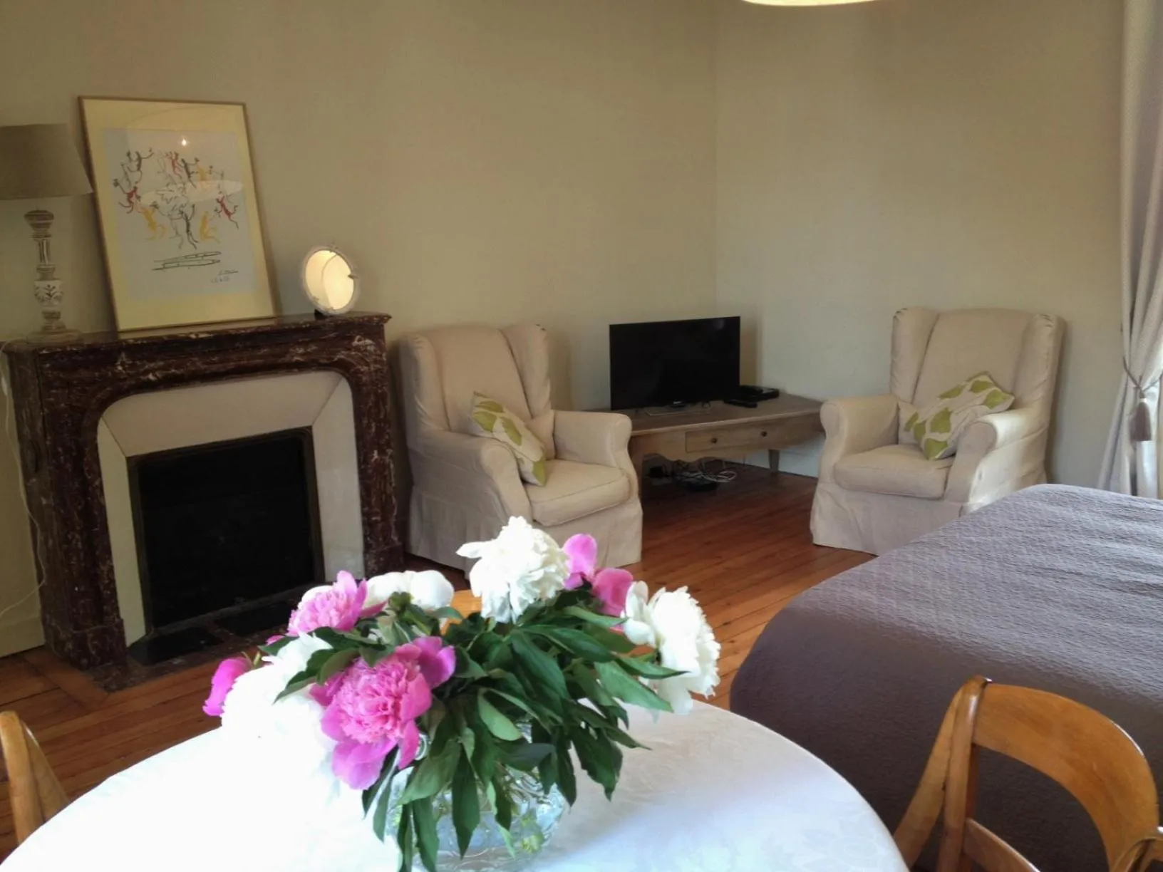 Photo of the whole room in Le Grand Arbre