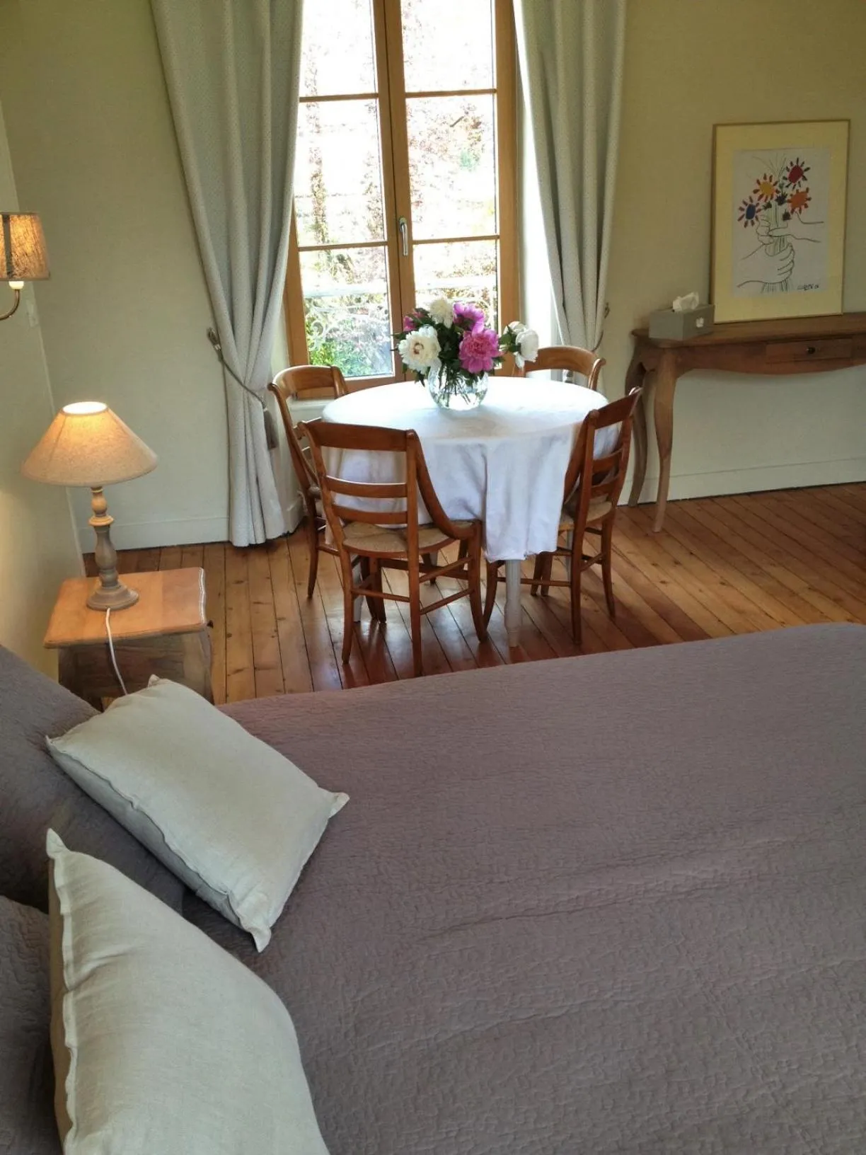 Photo of the whole room in Le Grand Arbre