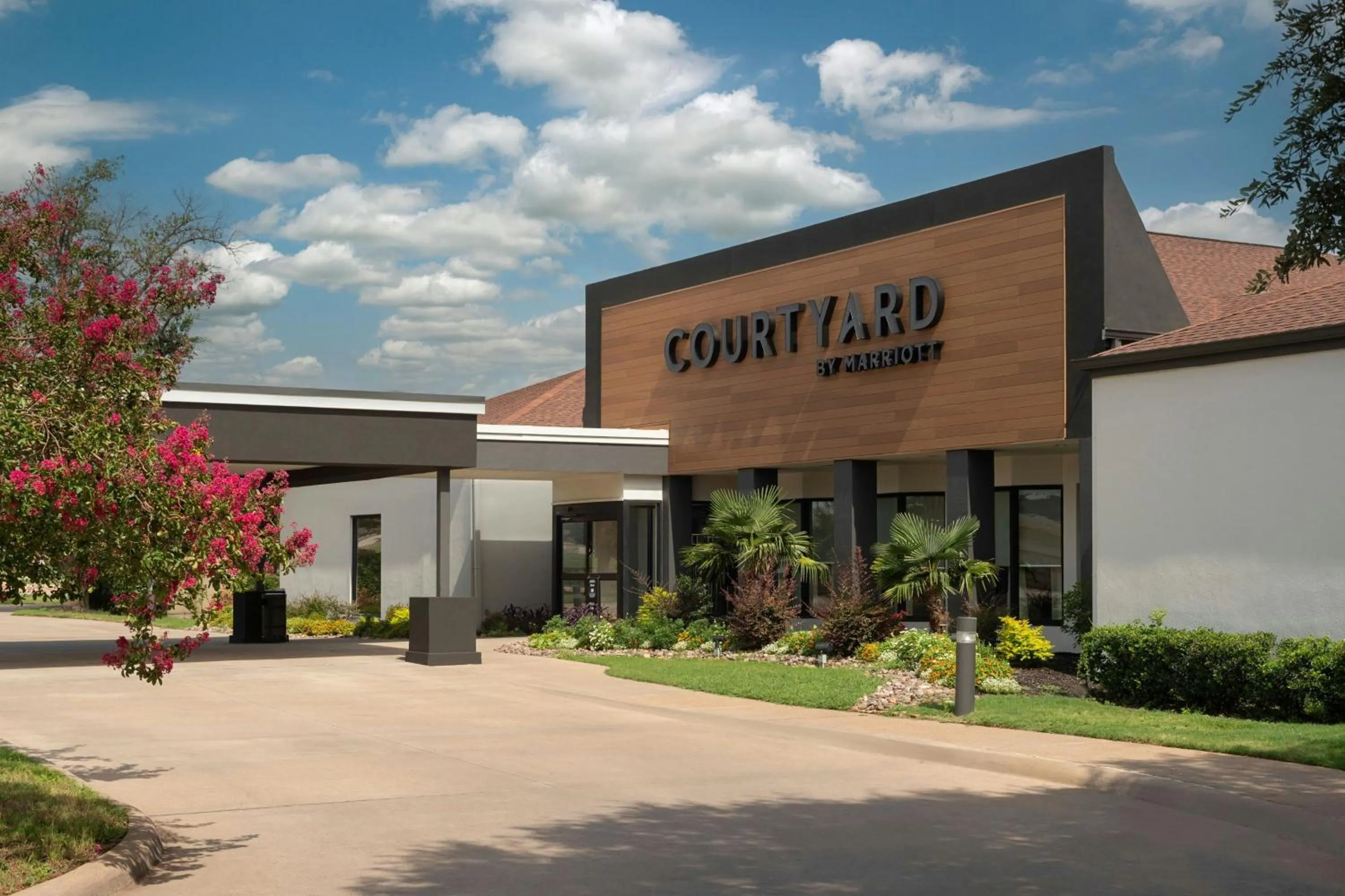 Property building in Courtyard by Marriott Dallas-Fort Worth/Bedford