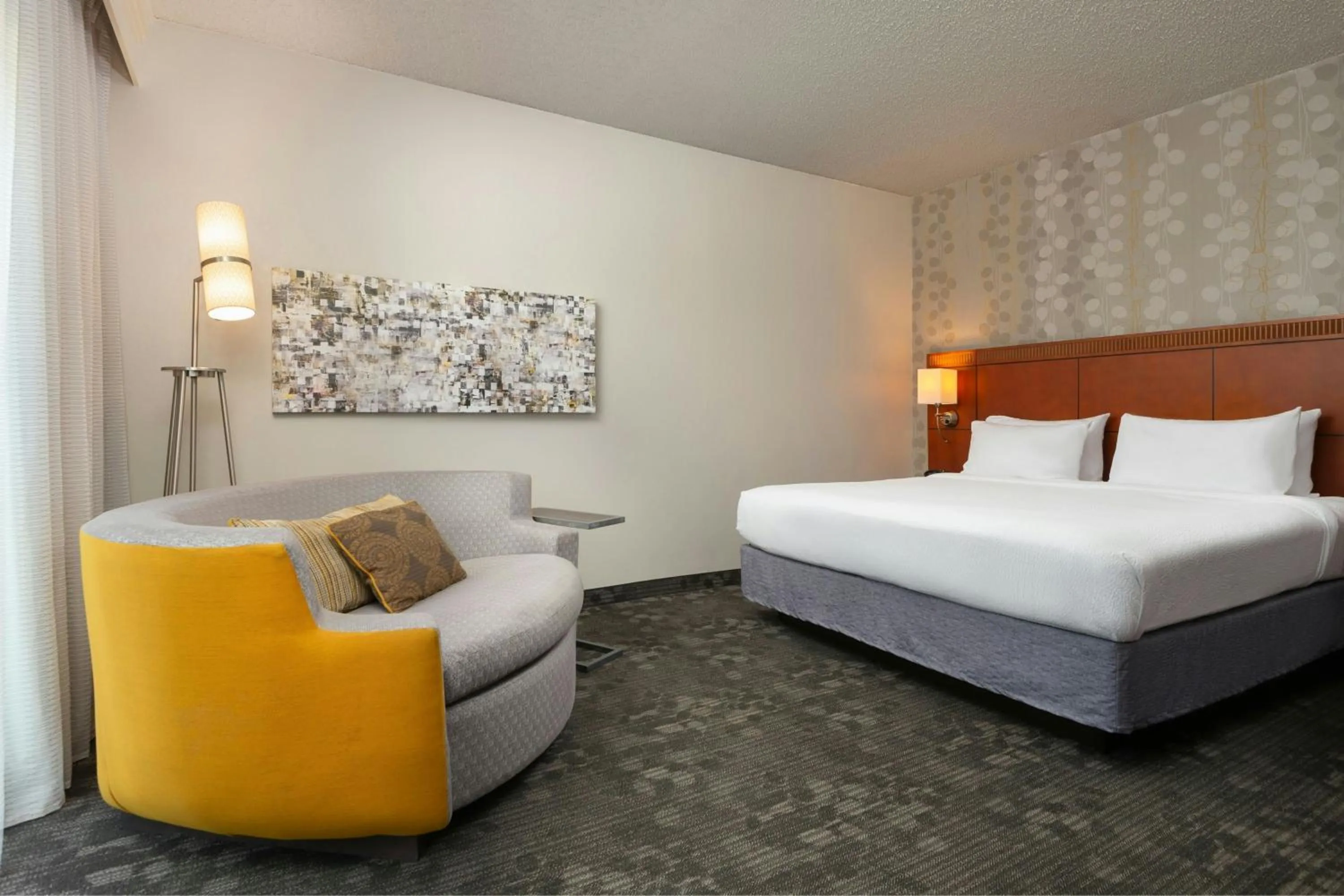 Photo of the whole room, Bed in Courtyard by Marriott Dallas-Fort Worth/Bedford