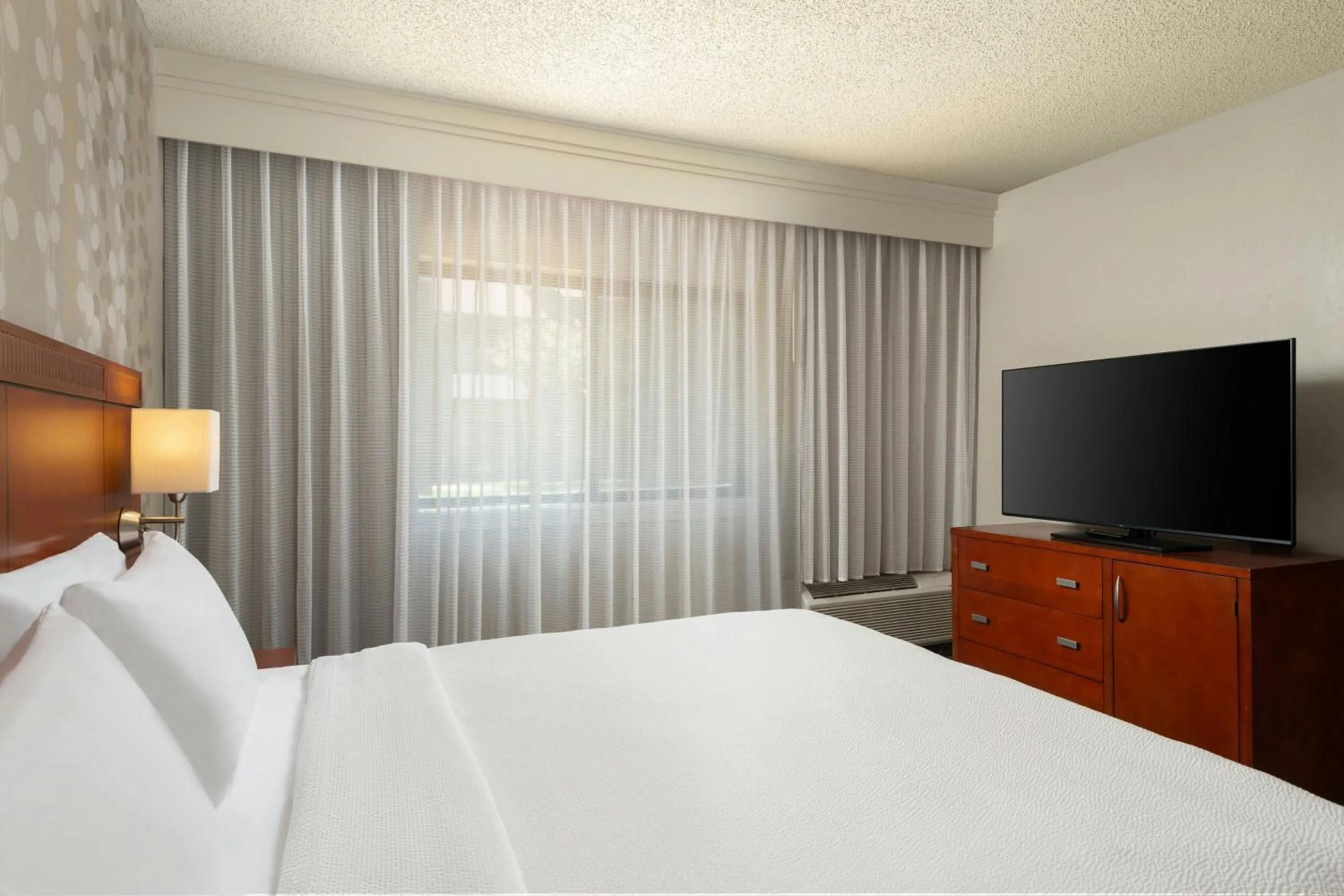 Bedroom, Bed in Courtyard by Marriott Dallas-Fort Worth/Bedford