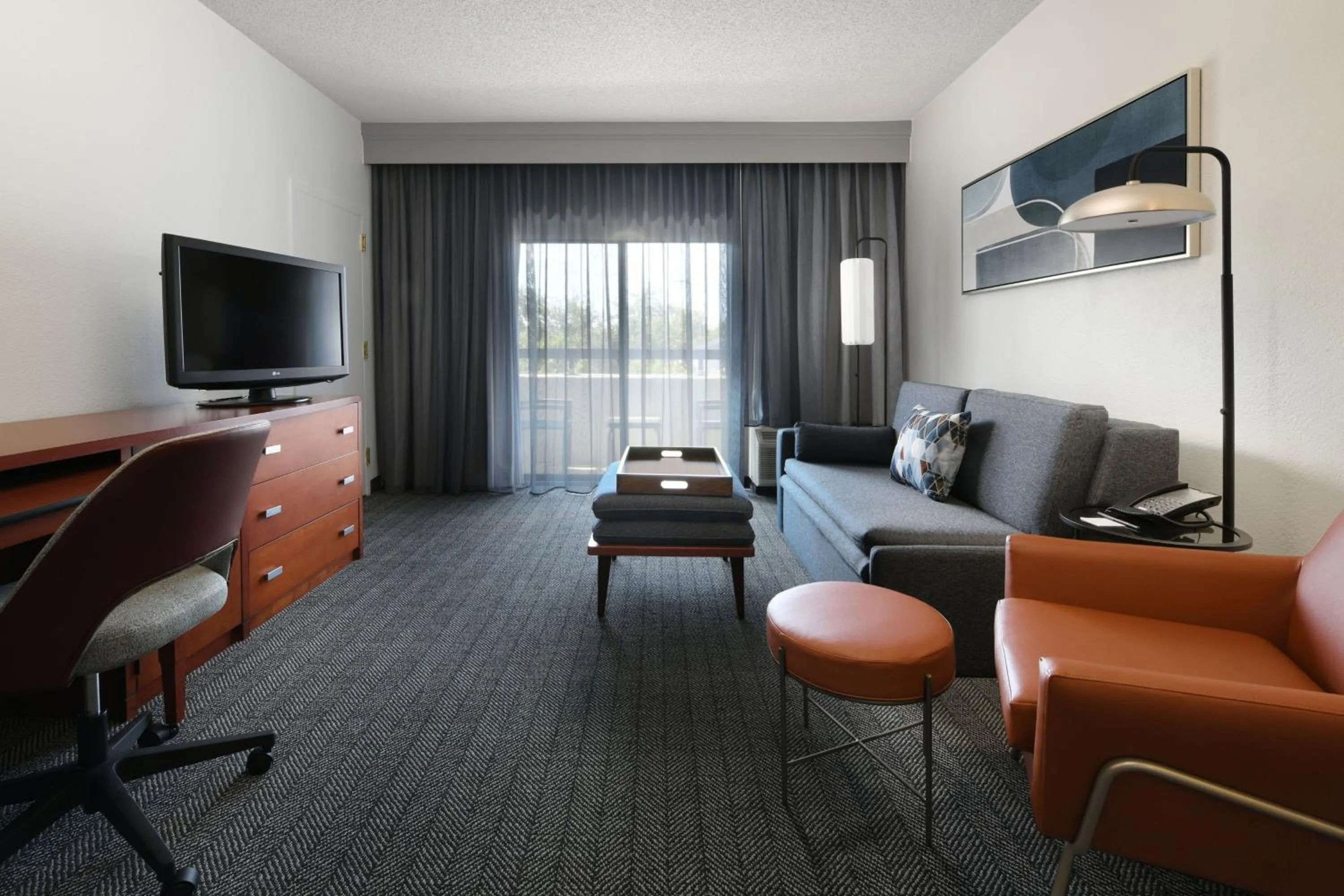 Living room in Courtyard Dallas Las Colinas