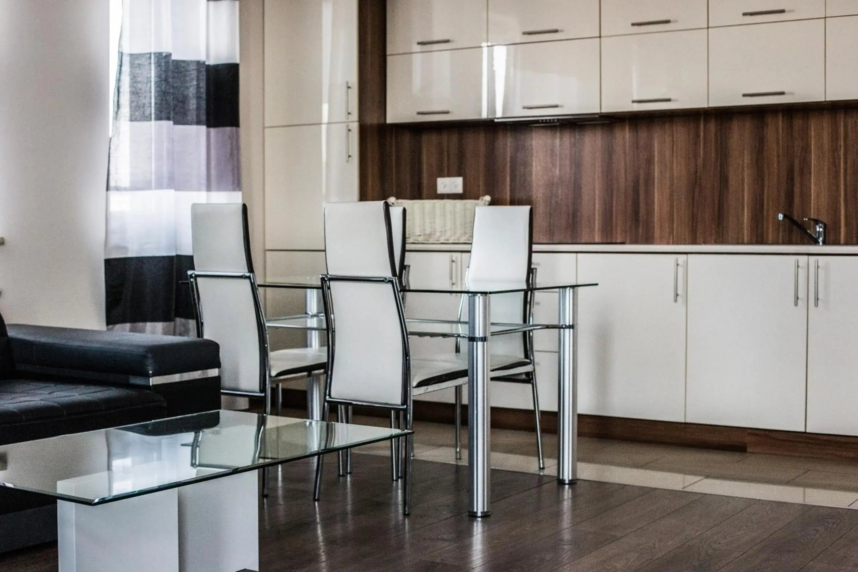 Dining area in Senator Warsaw Apartments Dining area in Senator Warsaw Apartments