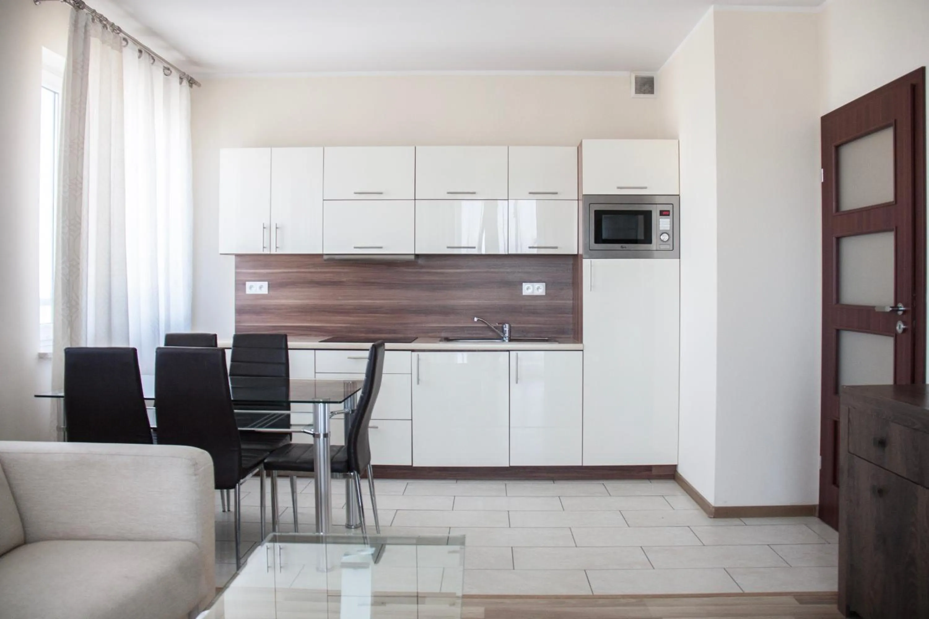 Kitchen or kitchenette in Senator Warsaw Apartments