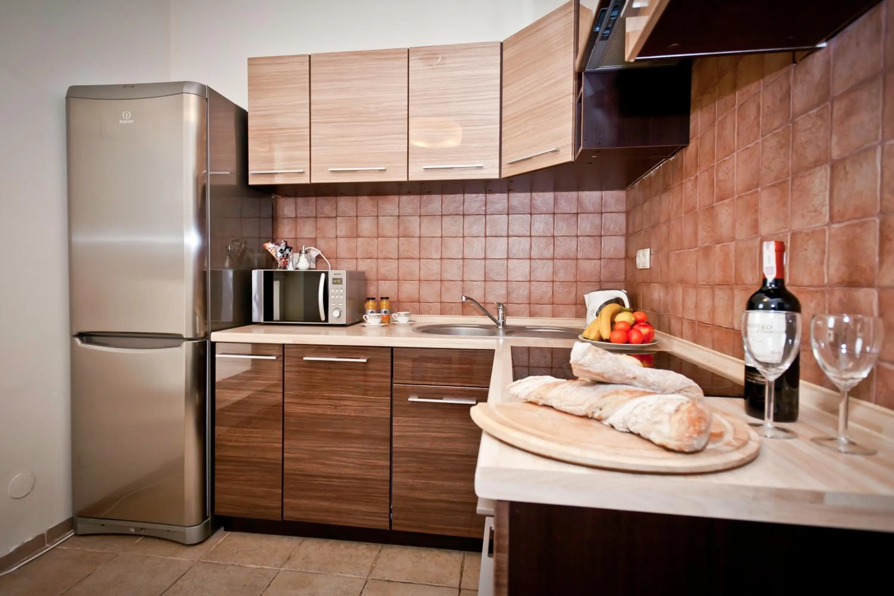 Kitchen or kitchenette in Senator Warsaw Apartments