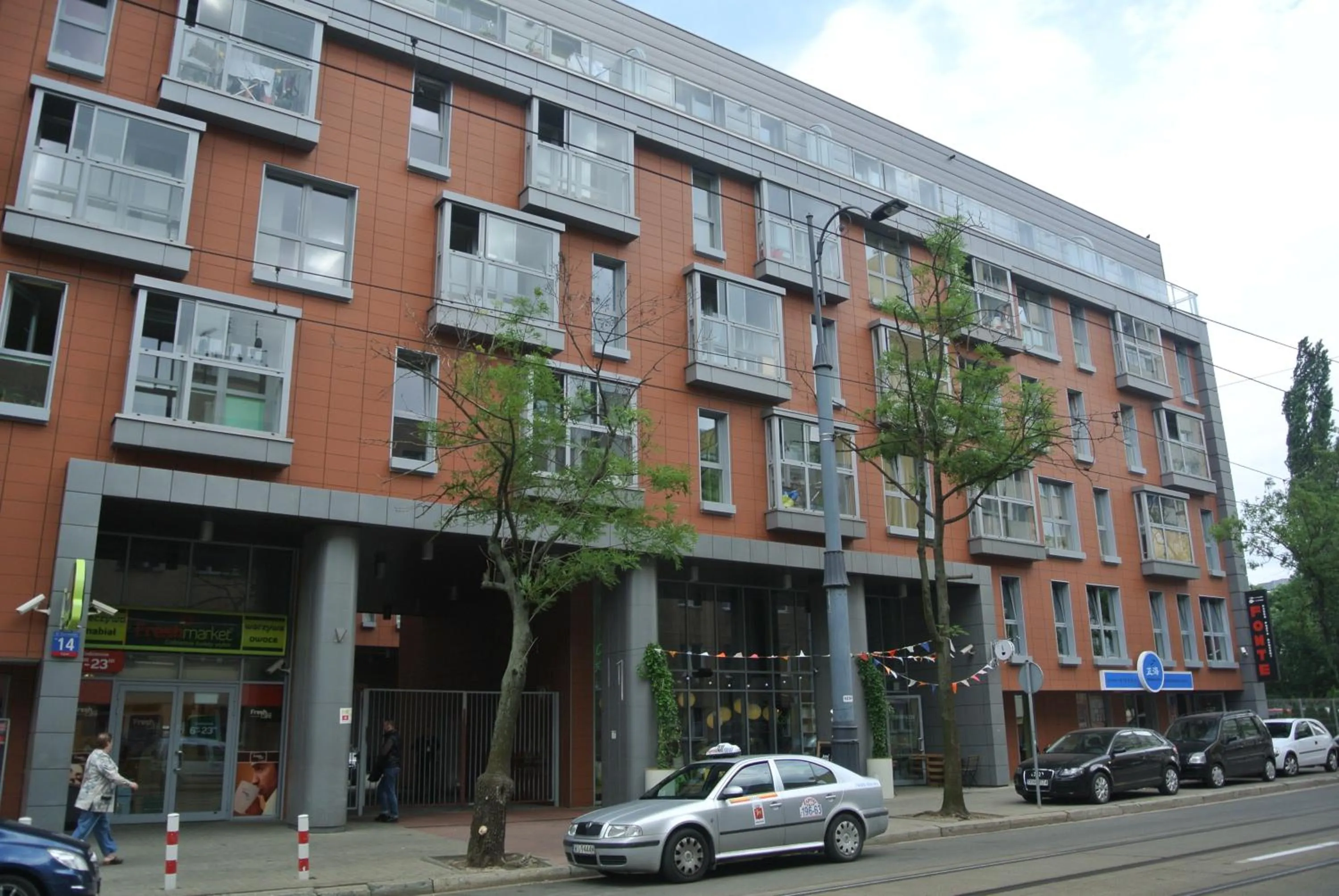 Facade/entrance in Senator Warsaw Apartments