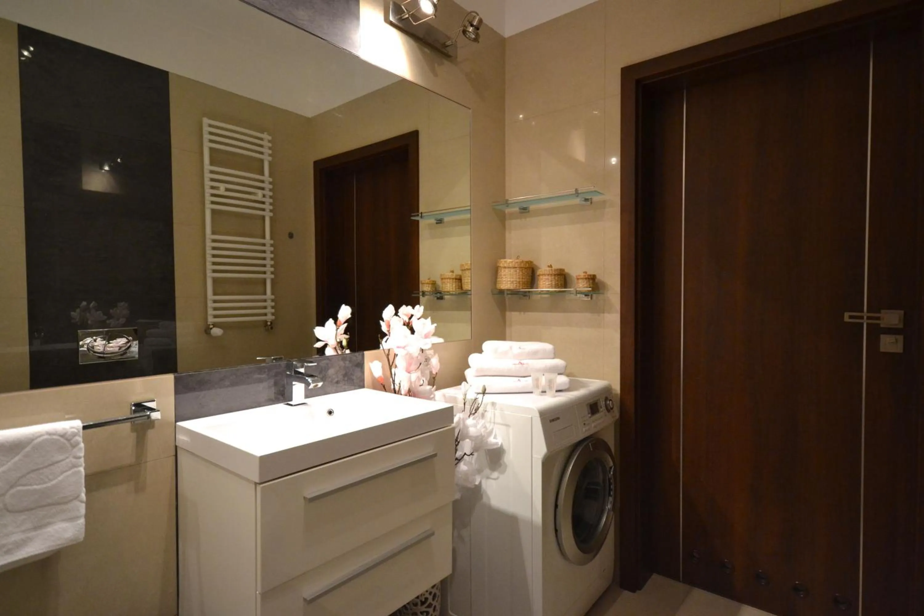 Shower in Senator Warsaw Apartments