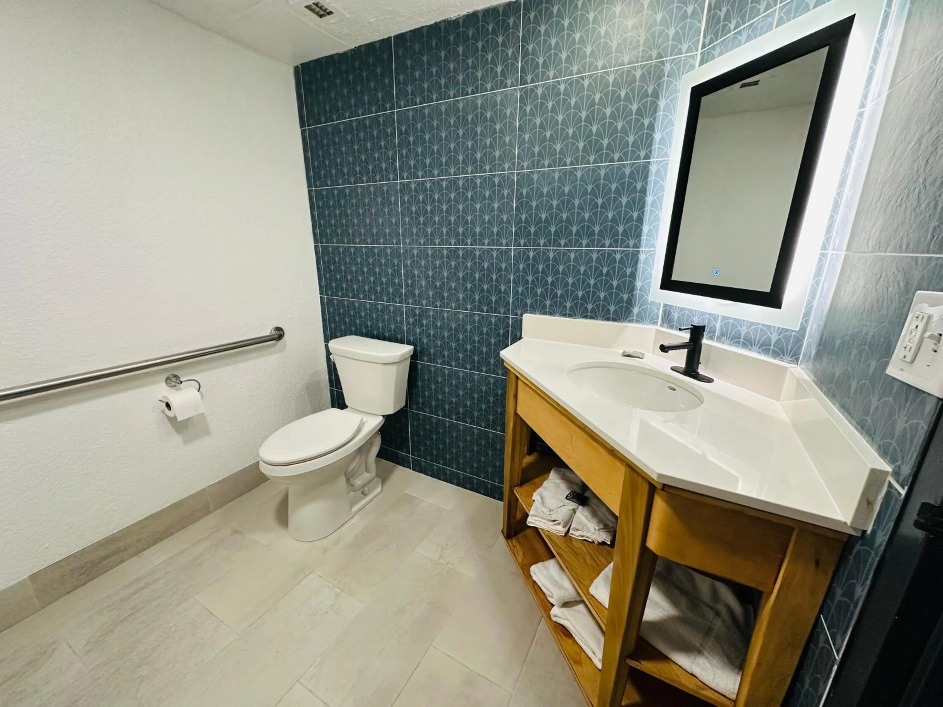 Toilet in Country Inn & Suites by Radisson, Canton near Hall of Fame