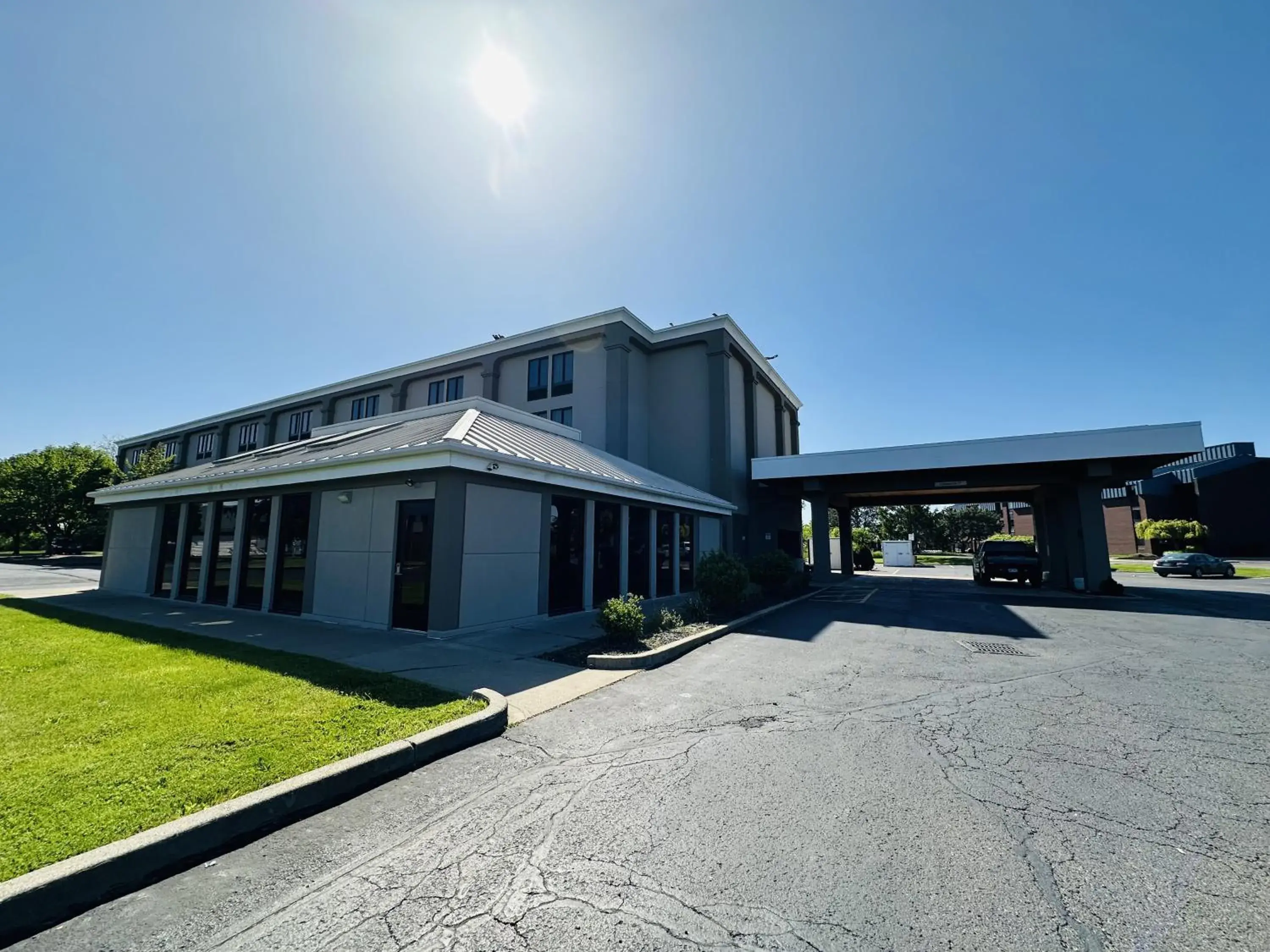 Property building in Country Inn & Suites by Radisson, Canton near Hall of Fame Property building in Country Inn & Suites by Radisson, Canton near Hall of Fame