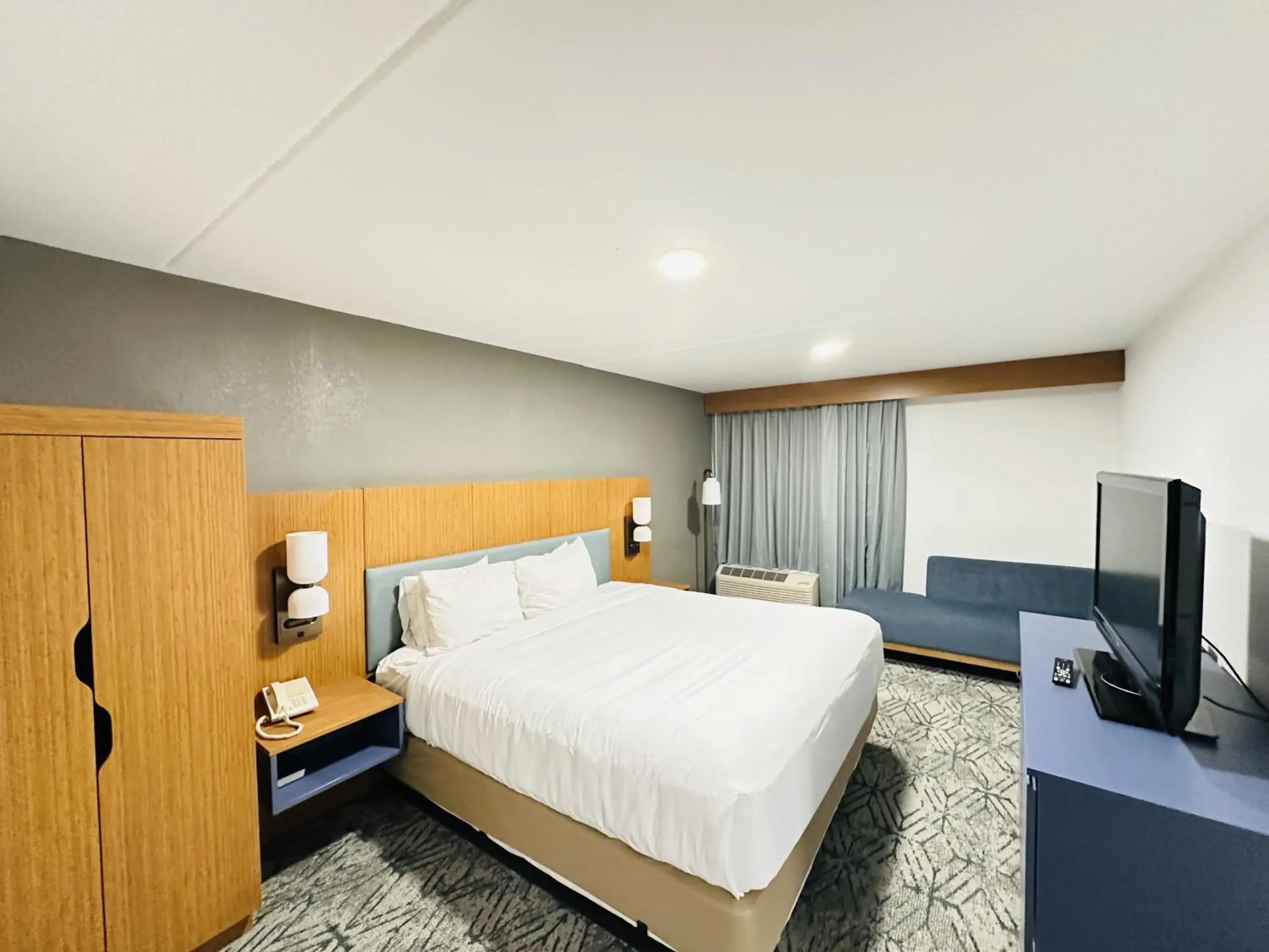 Bed in Country Inn & Suites by Radisson, Canton near Hall of Fame Bed in Country Inn & Suites by Radisson, Canton near Hall of Fame