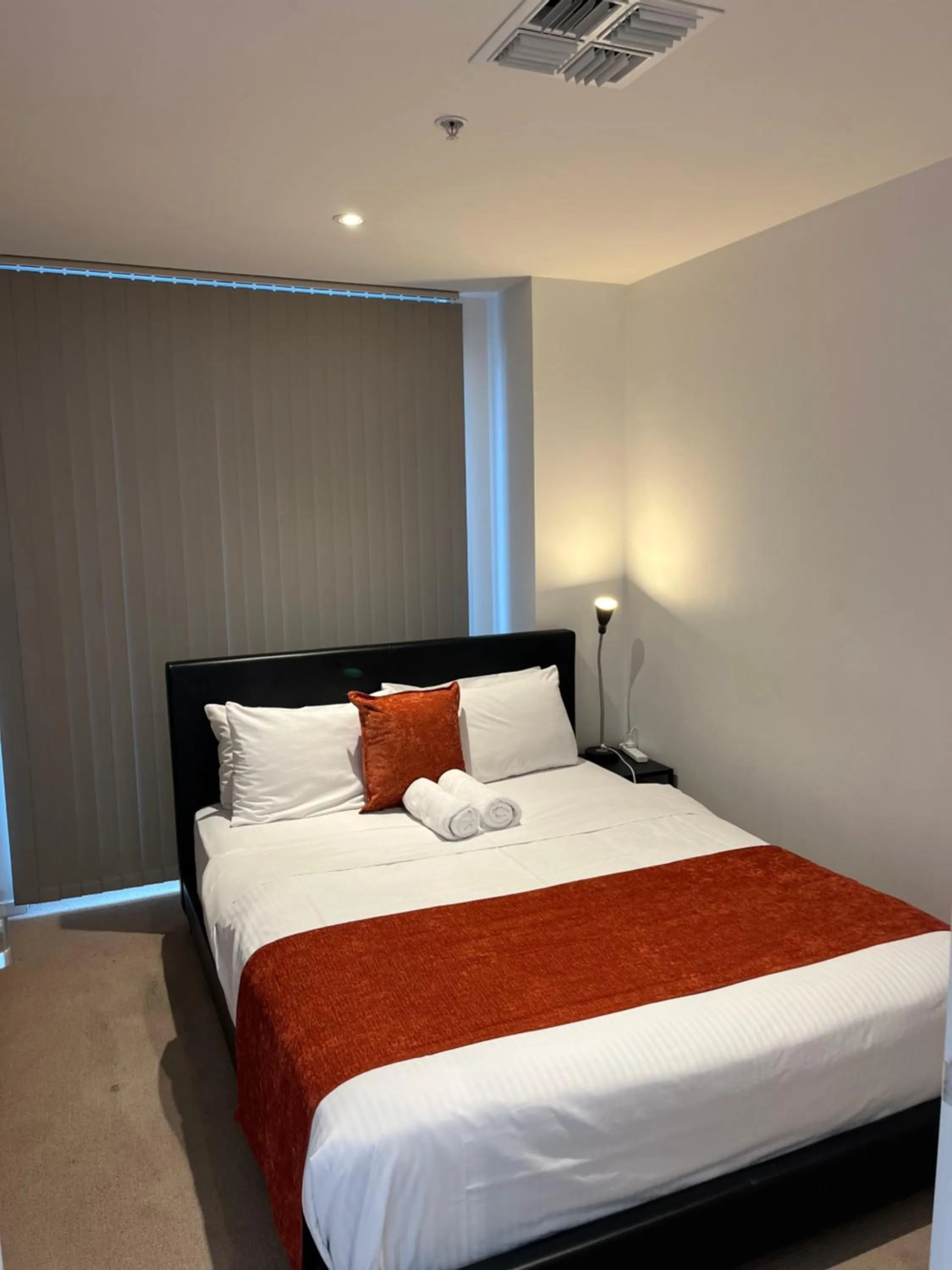 Bed in Tasha's Apartments on Morphett