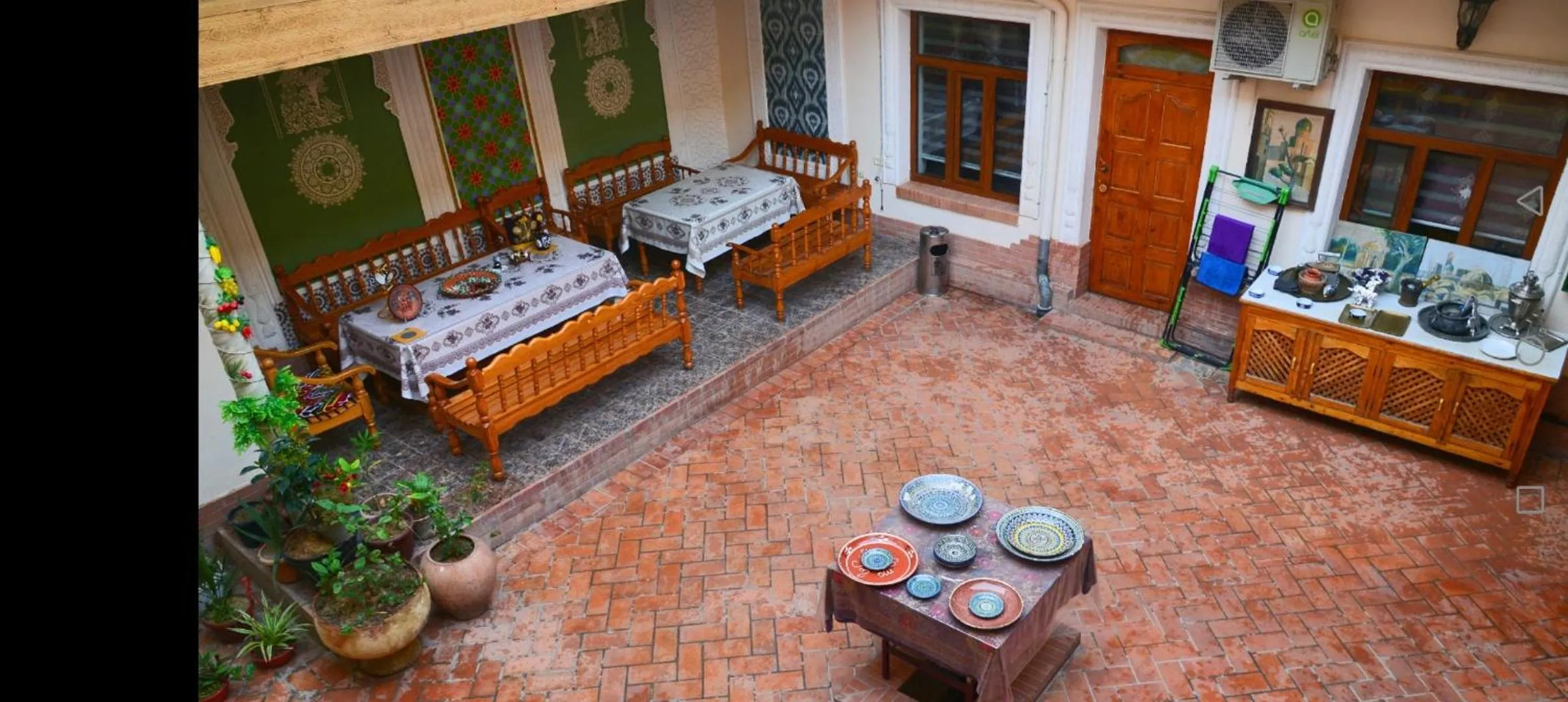 Restaurant/places to eat in Best Hotel Nasriddin Navruz 1 Minut way till Old City