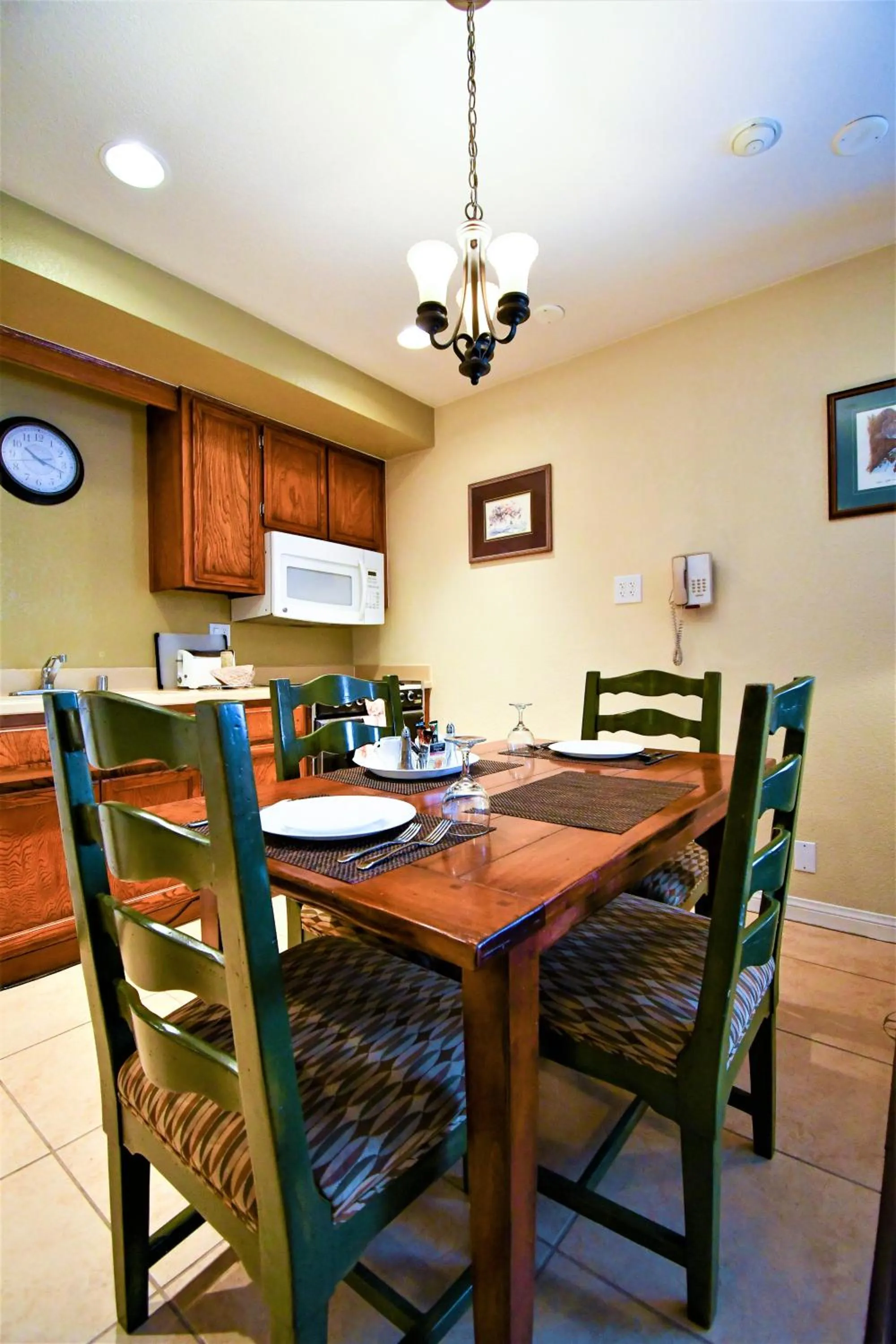 Dining area in Snow Lake Lodge