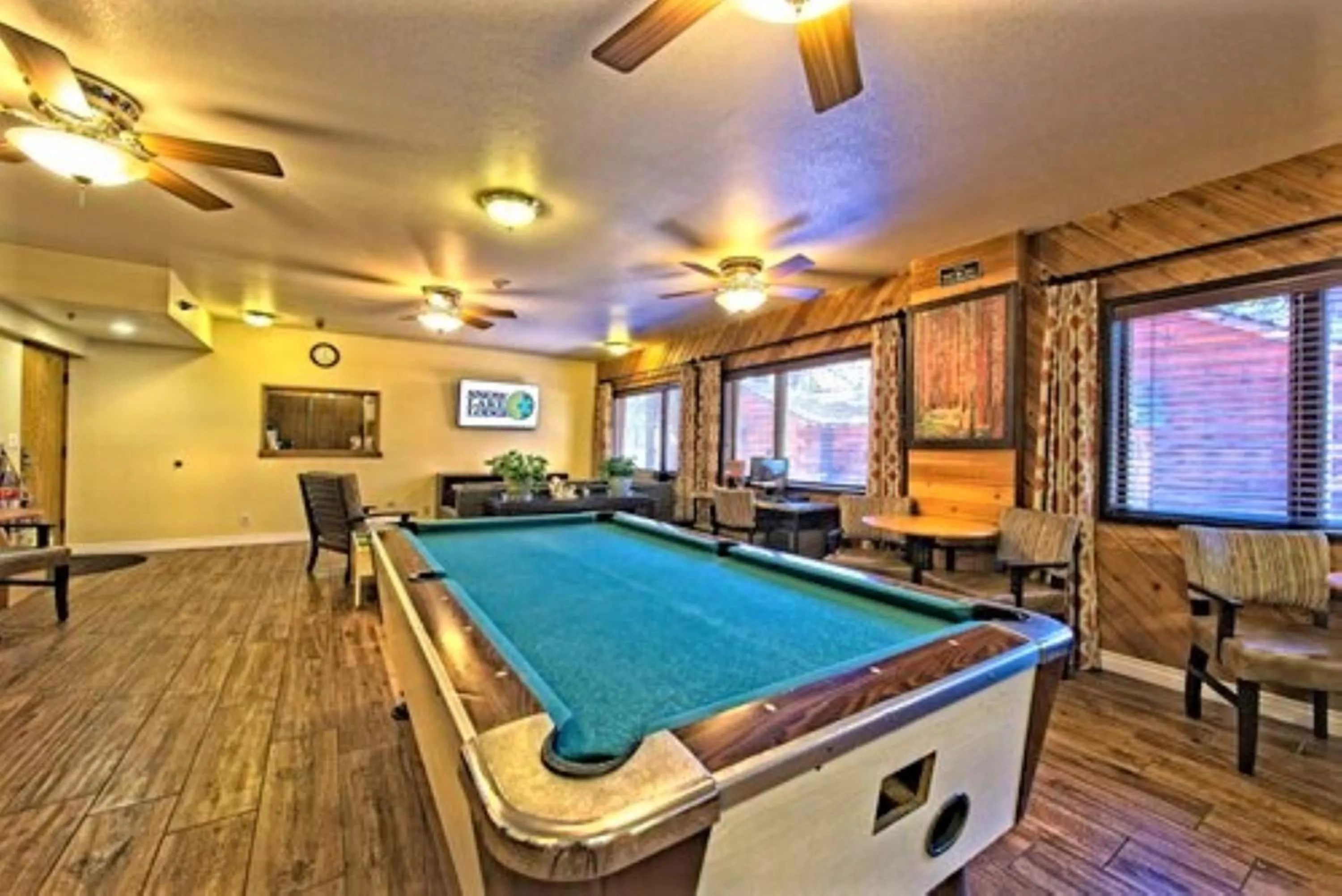 Billiard in Snow Lake Lodge
