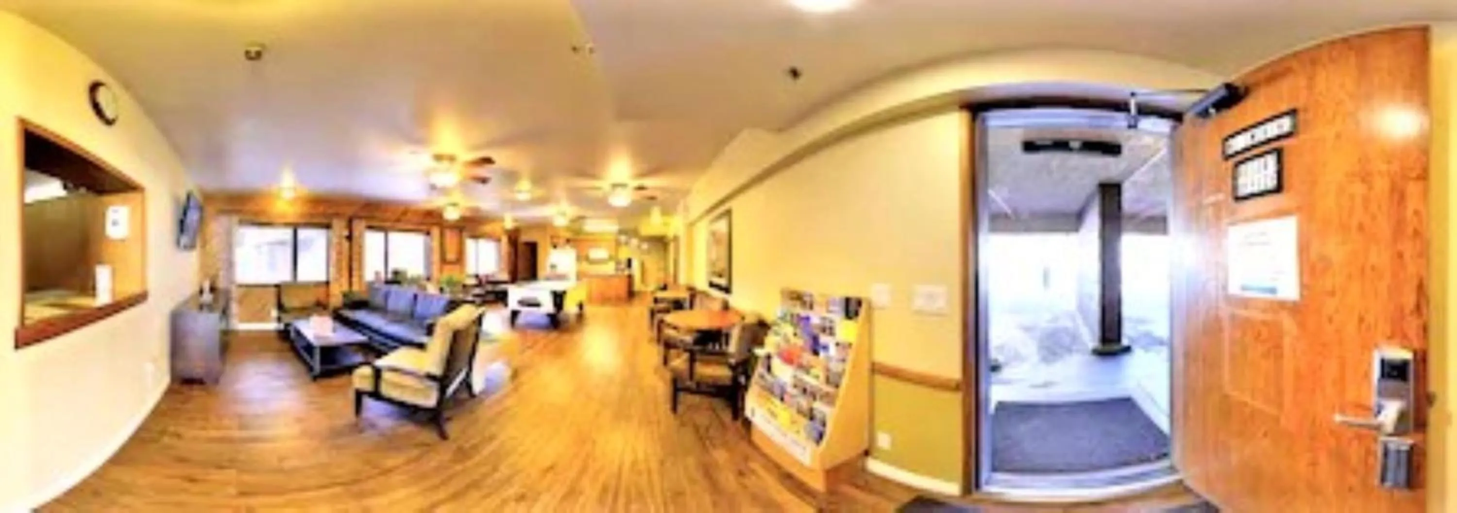 Lobby or reception in Snow Lake Lodge