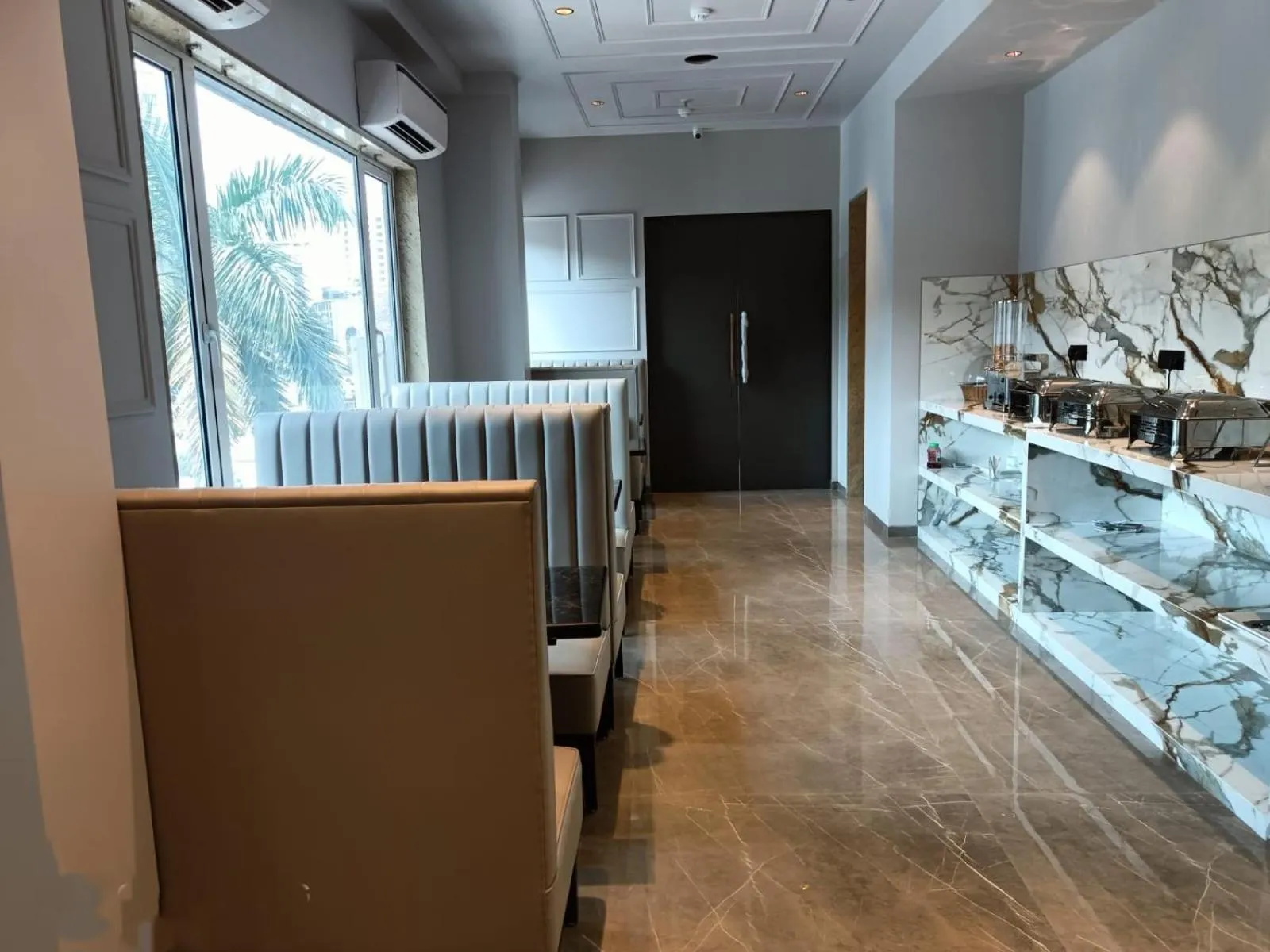 Restaurant/places to eat in J Hotel and Banquets