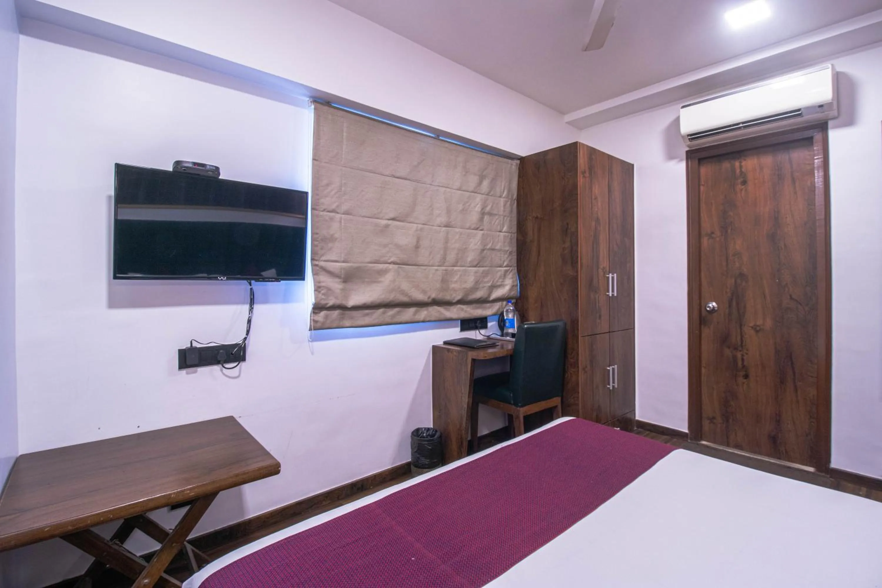 Bedroom, Bed in J Hotel and Banquets