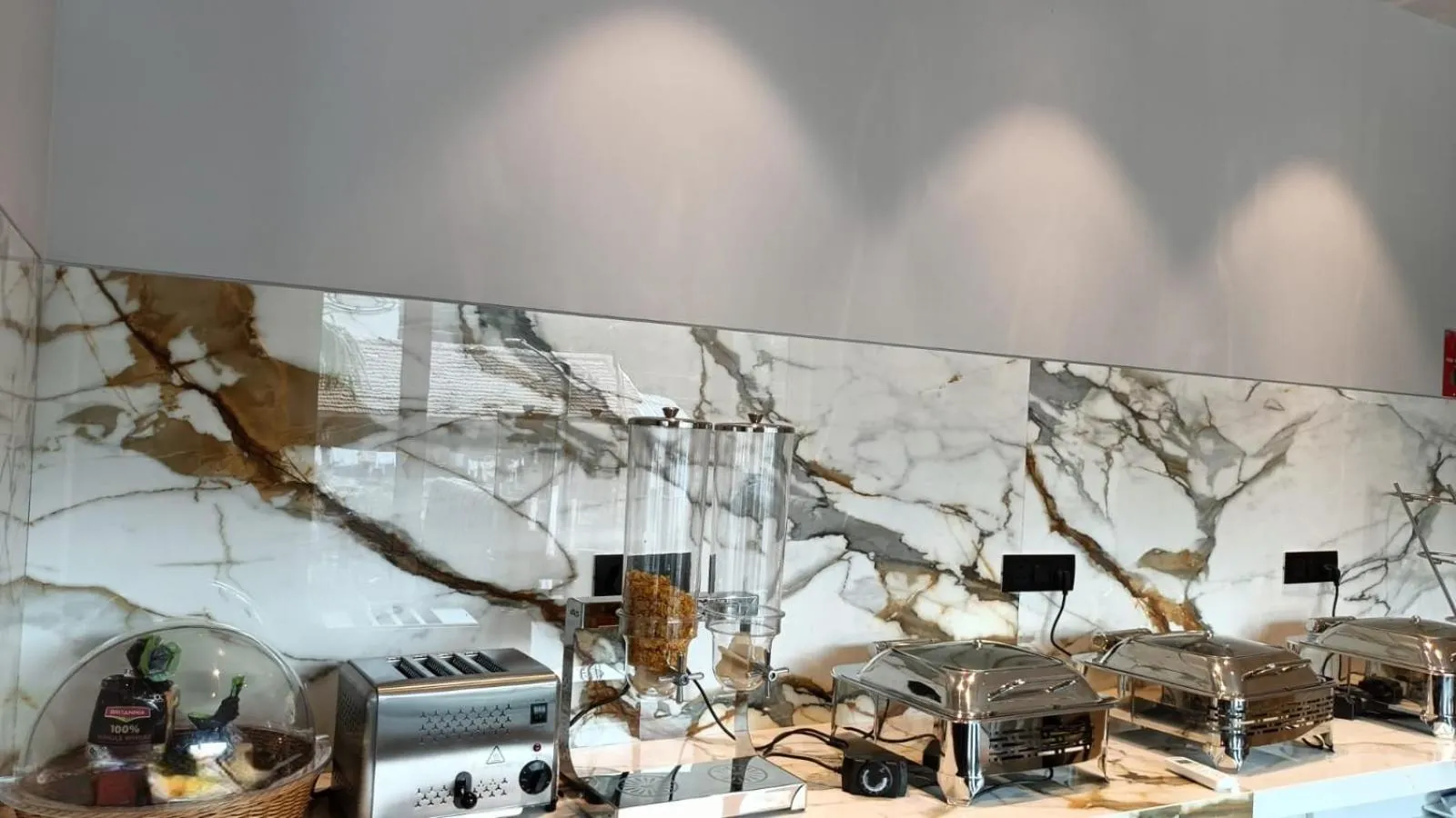 Food and drinks in J Hotel and Banquets