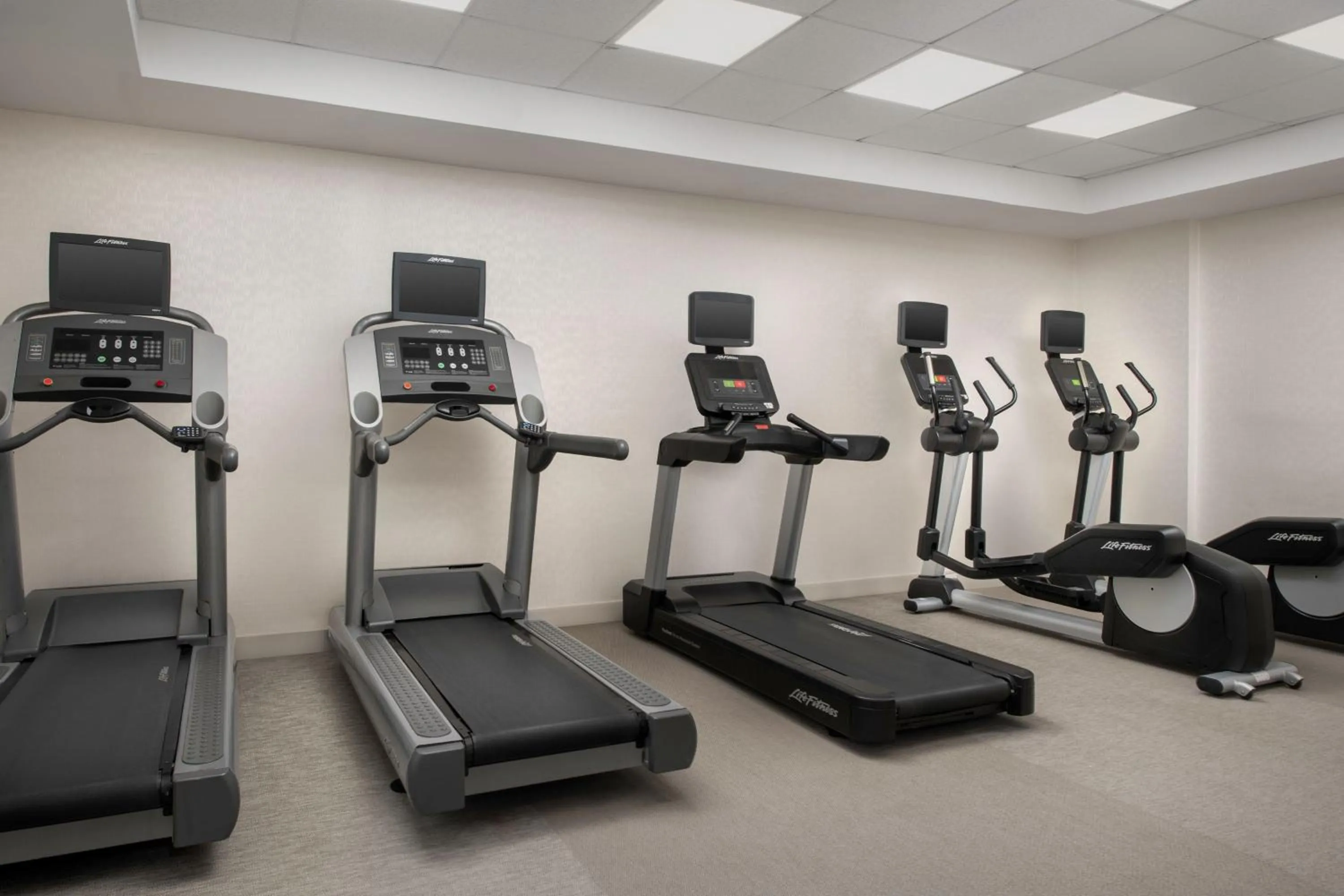 Fitness centre/facilities in SpringHill Suites Dallas Addison/Quorum Drive