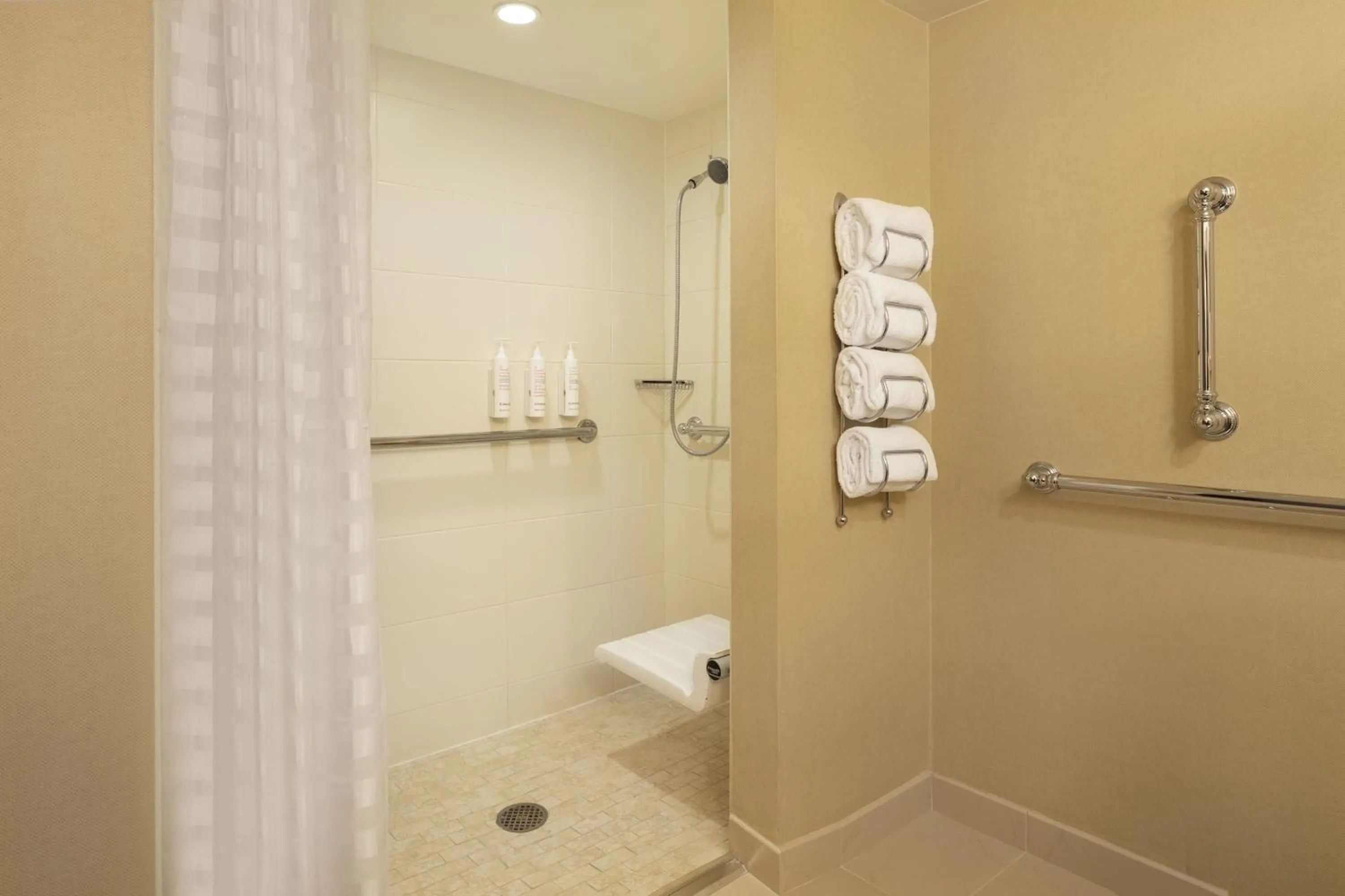 Photo of the whole room in Denver Marriott West