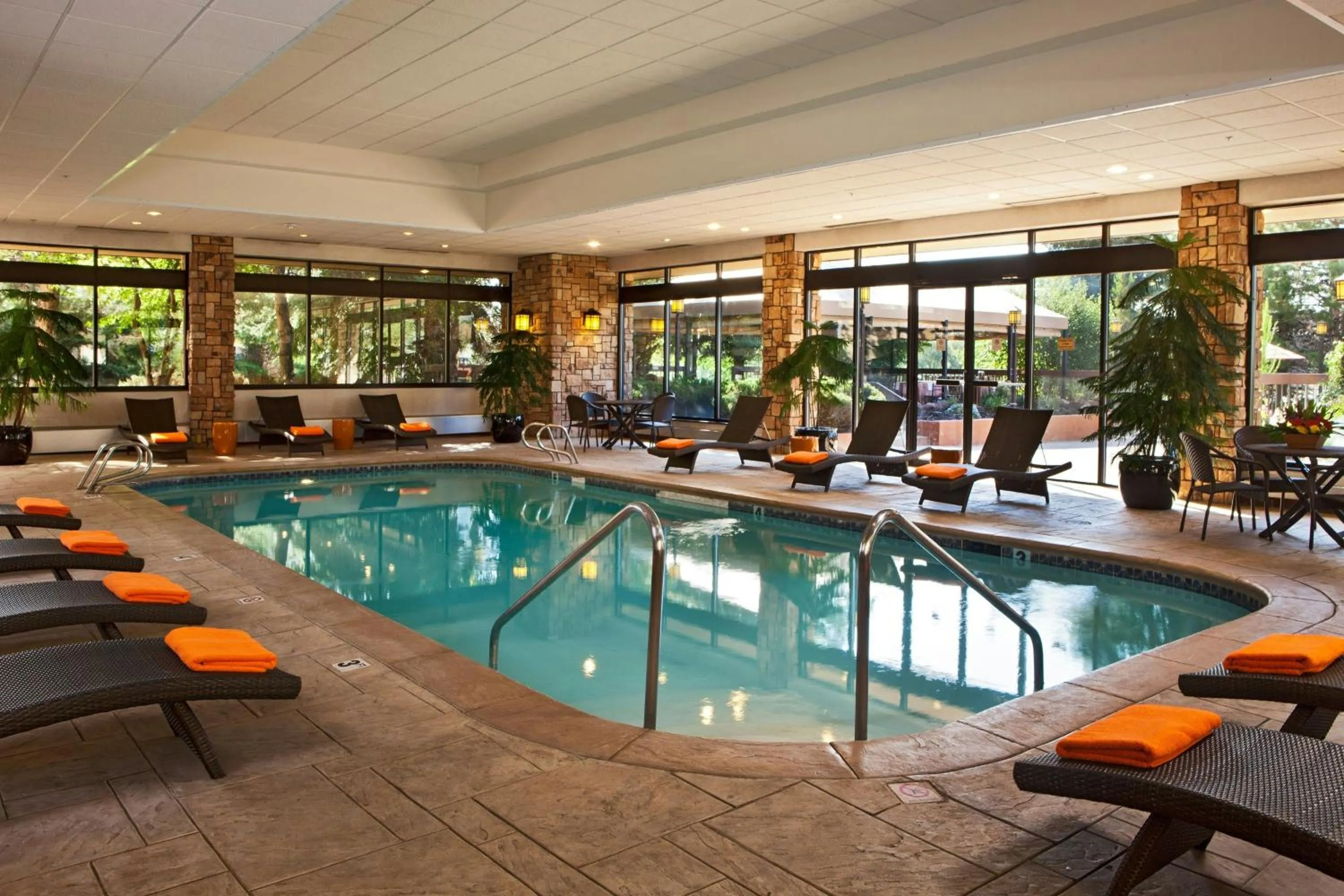Swimming pool in Denver Marriott West