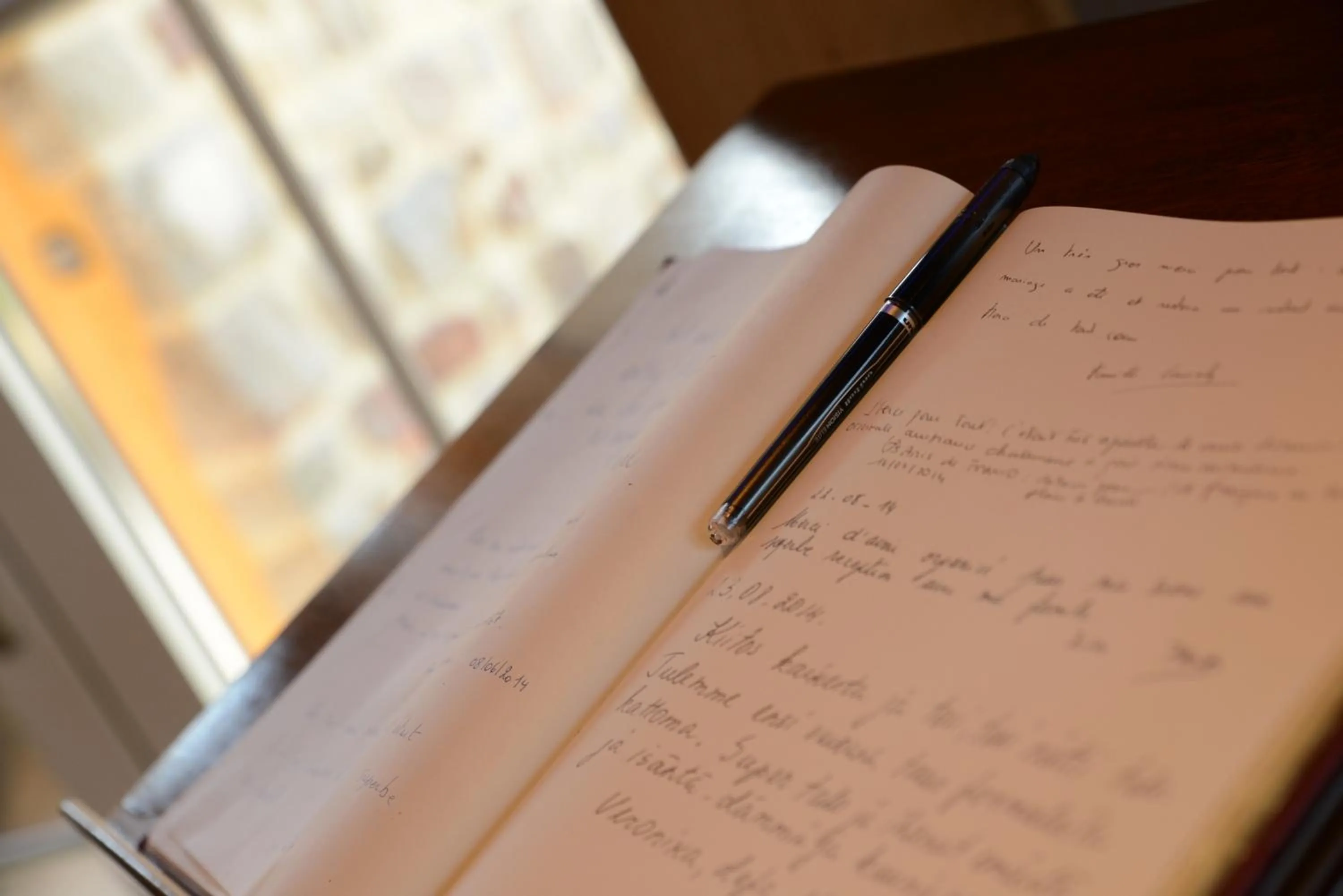 Text overlay in Les Coteaux du Vinave