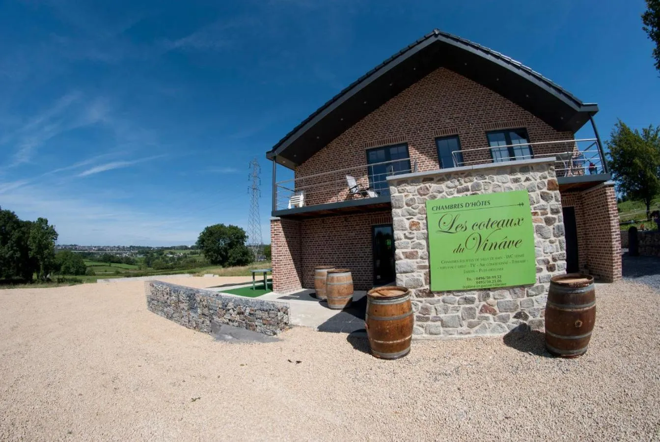 Facade/entrance in Les Coteaux du Vinave
